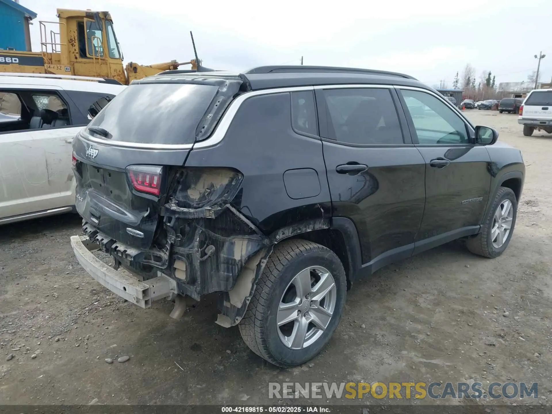 4 Photograph of a damaged car 3C4NJDBB5NT103207 JEEP COMPASS 2022