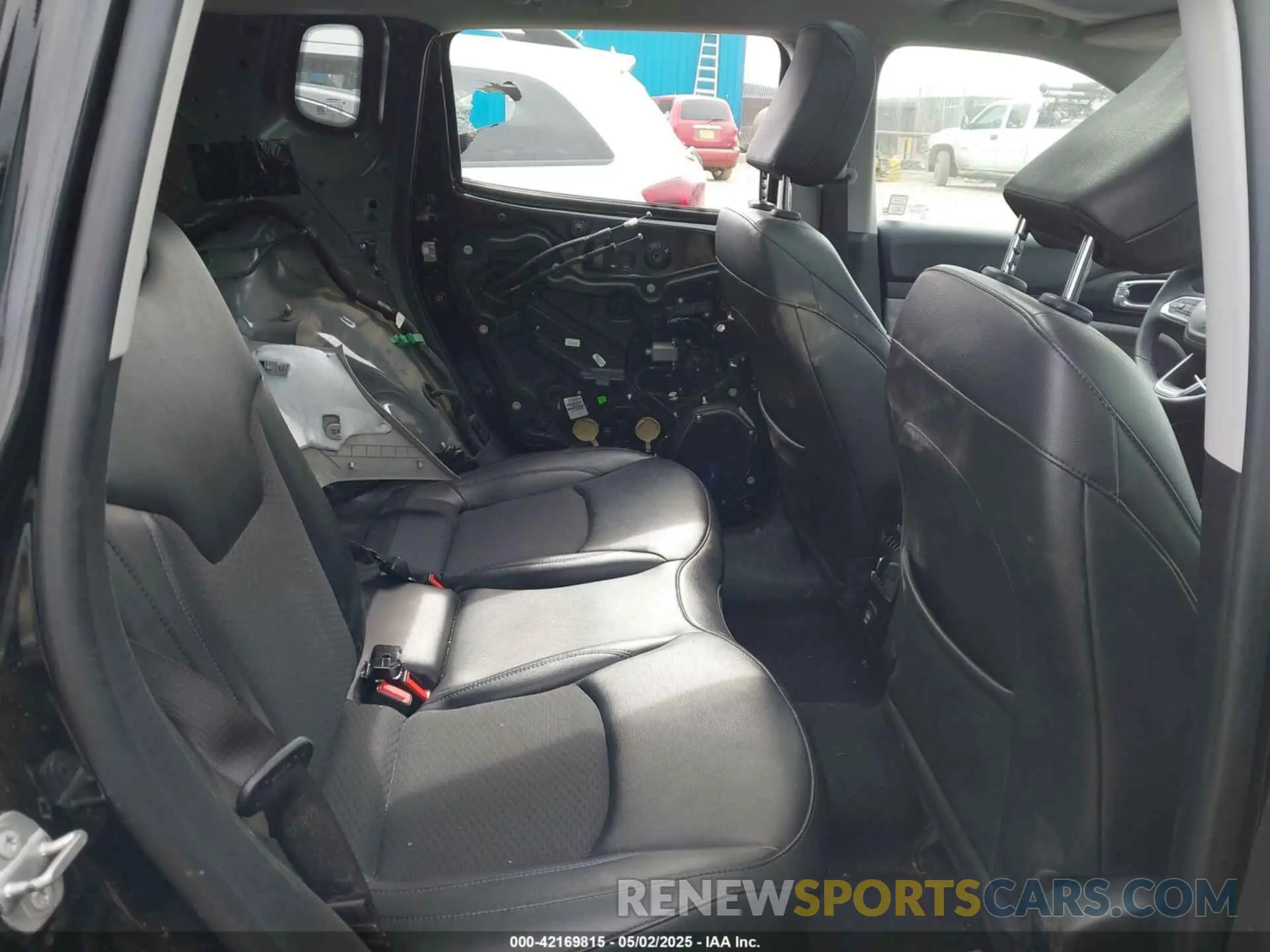 8 Photograph of a damaged car 3C4NJDBB5NT103207 JEEP COMPASS 2022