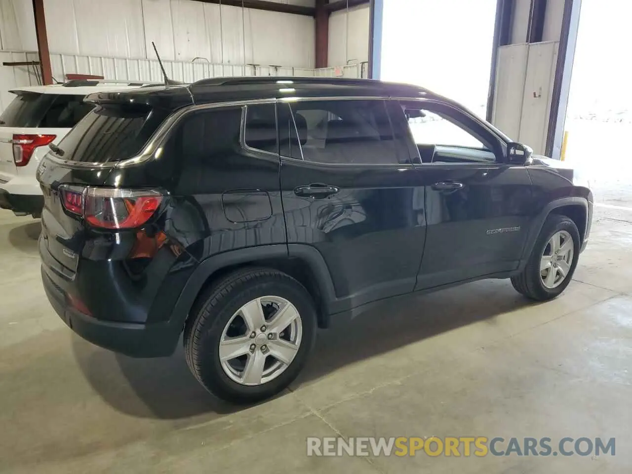 3 Photograph of a damaged car 3C4NJDBB5NT105376 JEEP COMPASS 2022