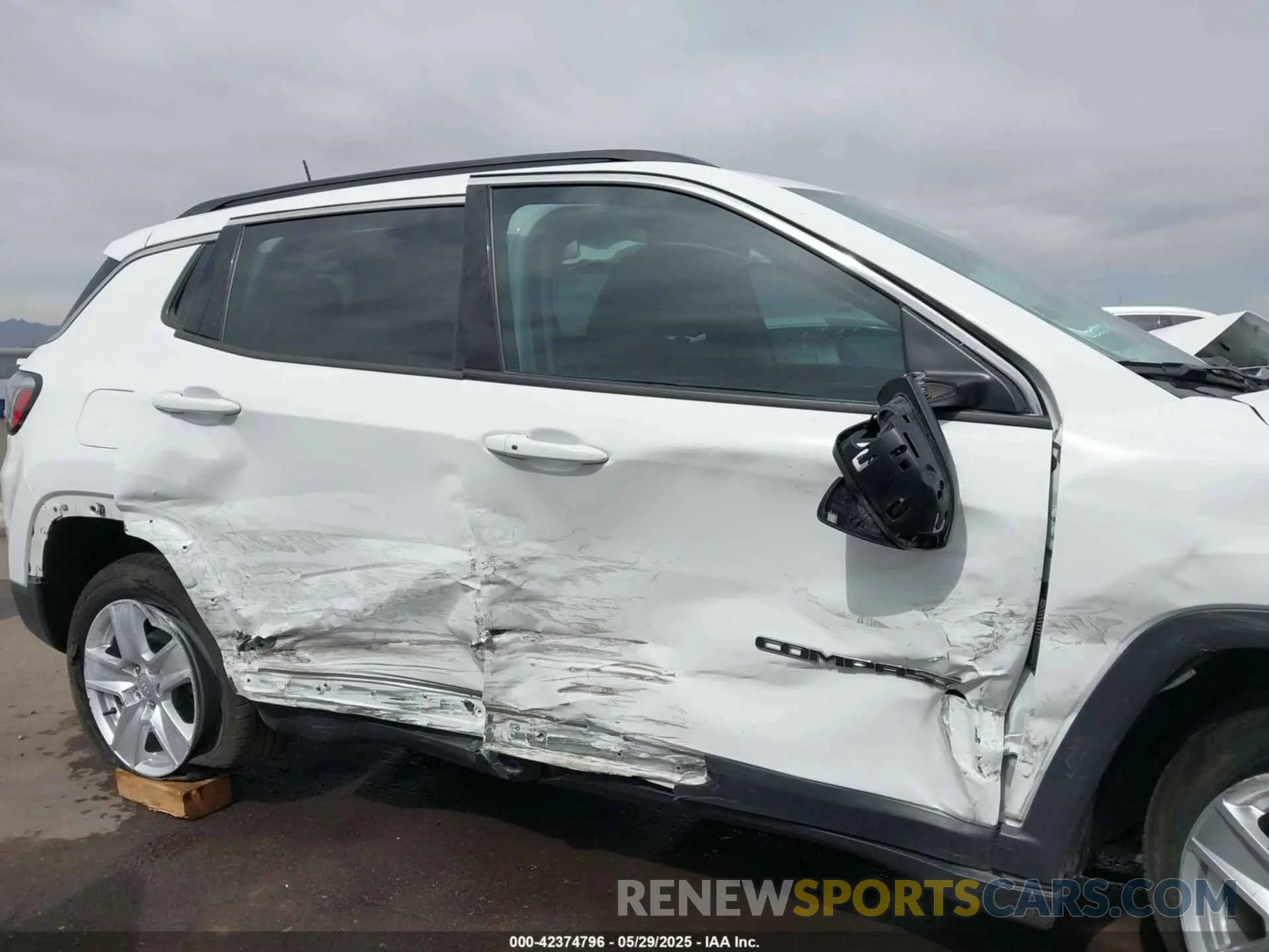 13 Photograph of a damaged car 3C4NJDBB6NT115950 JEEP COMPASS 2022