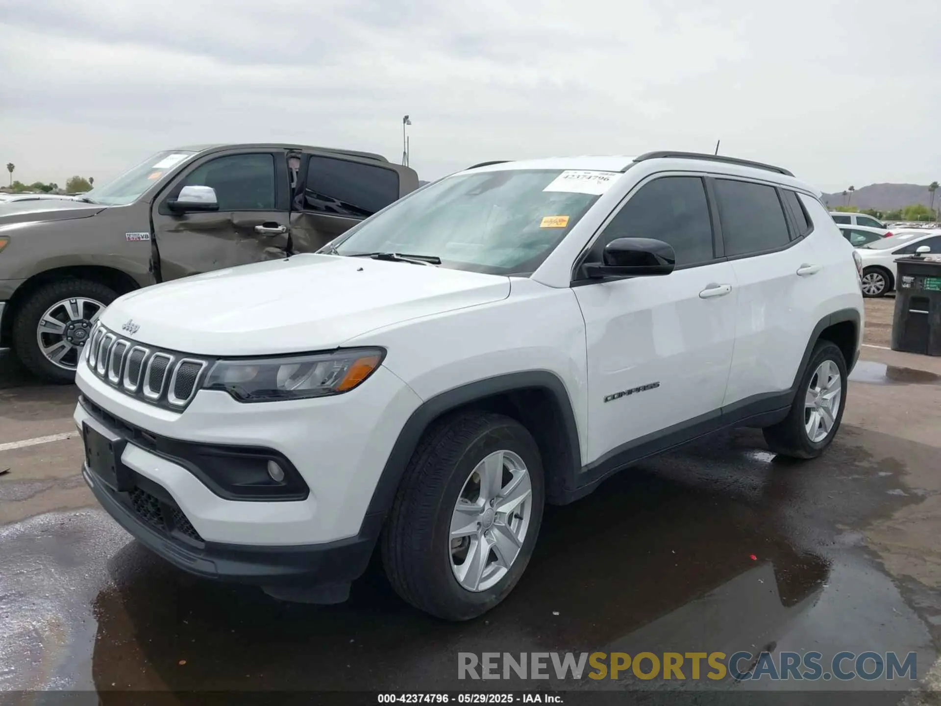 2 Photograph of a damaged car 3C4NJDBB6NT115950 JEEP COMPASS 2022