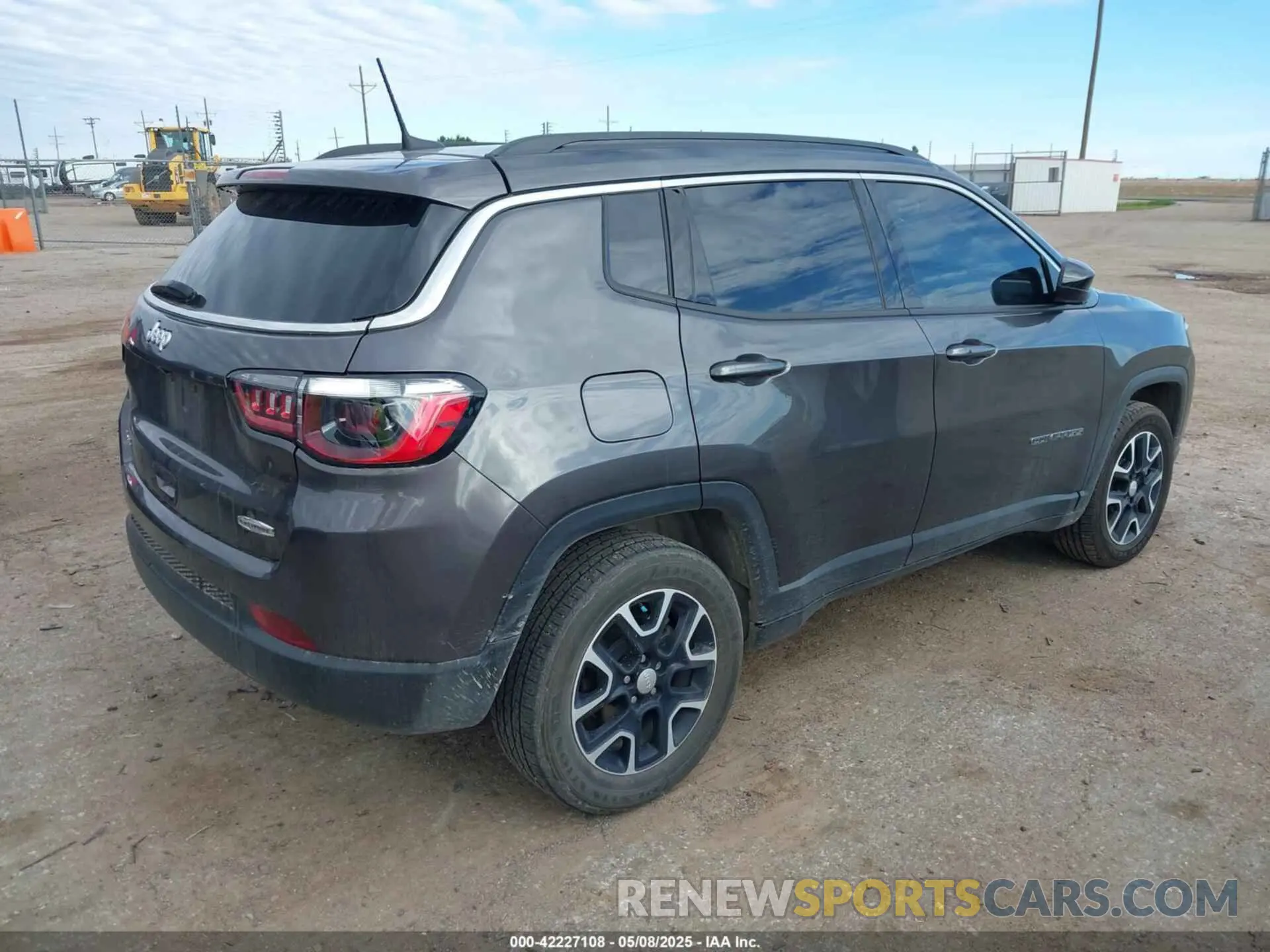 4 Photograph of a damaged car 3C4NJDBB6NT120808 JEEP COMPASS 2022