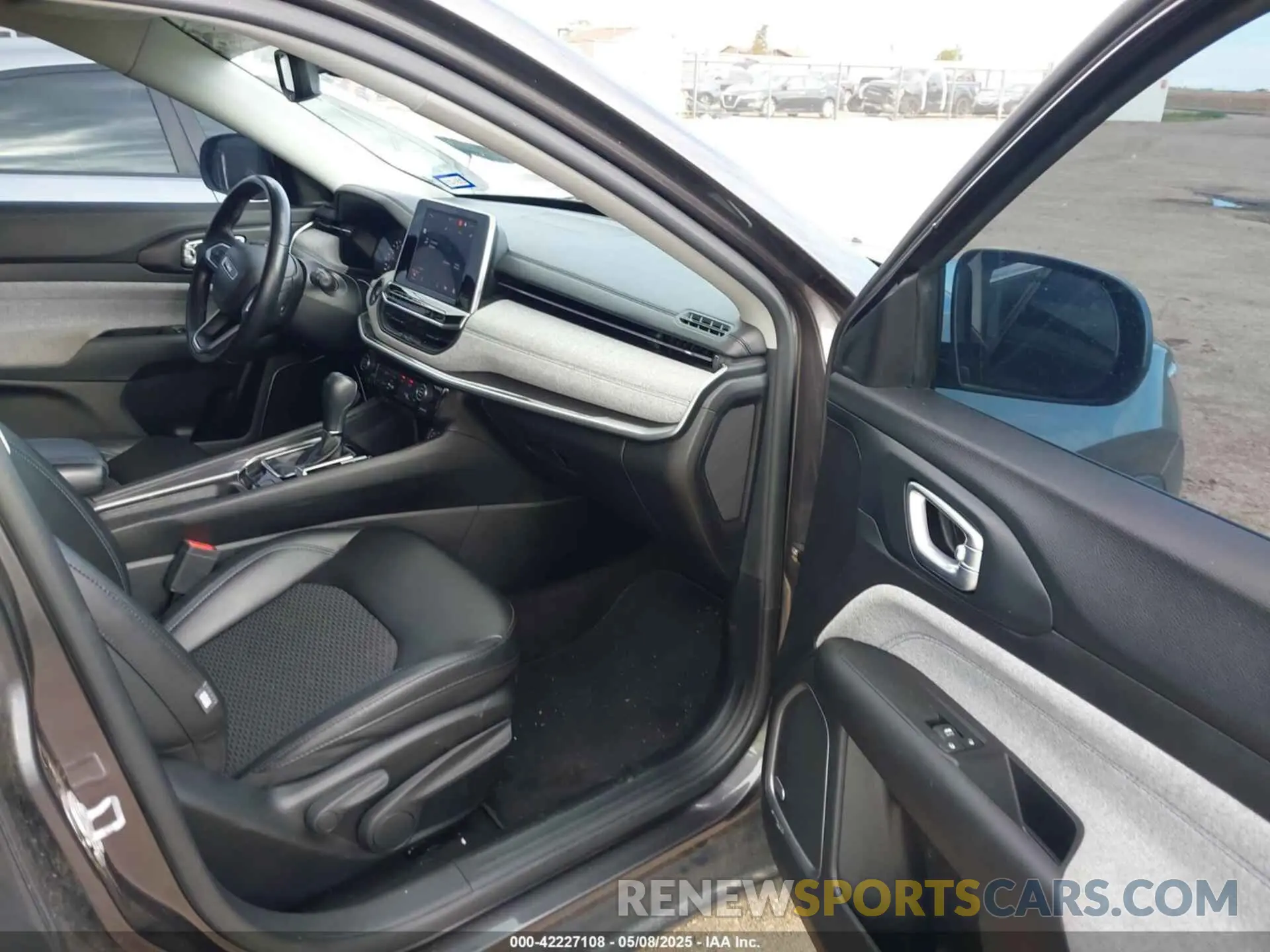 5 Photograph of a damaged car 3C4NJDBB6NT120808 JEEP COMPASS 2022