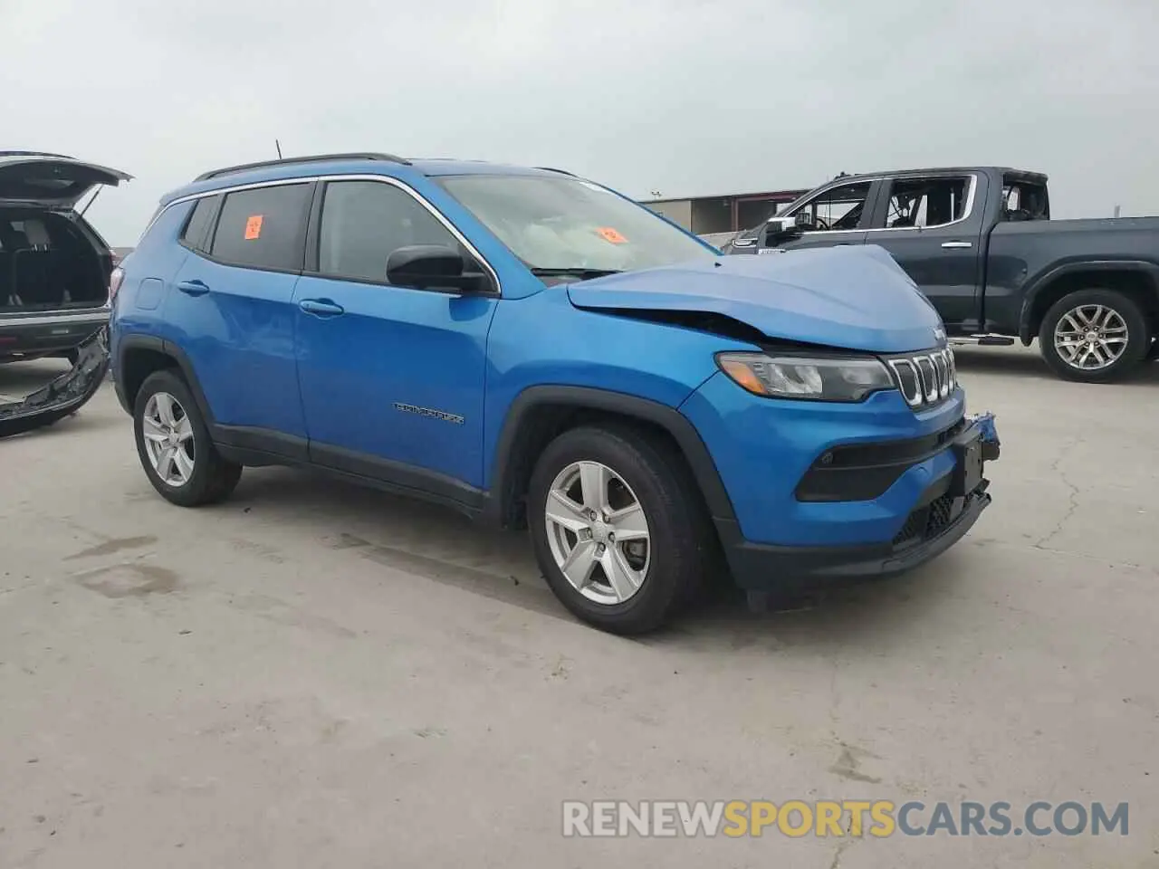 4 Photograph of a damaged car 3C4NJDBB6NT217667 JEEP COMPASS 2022