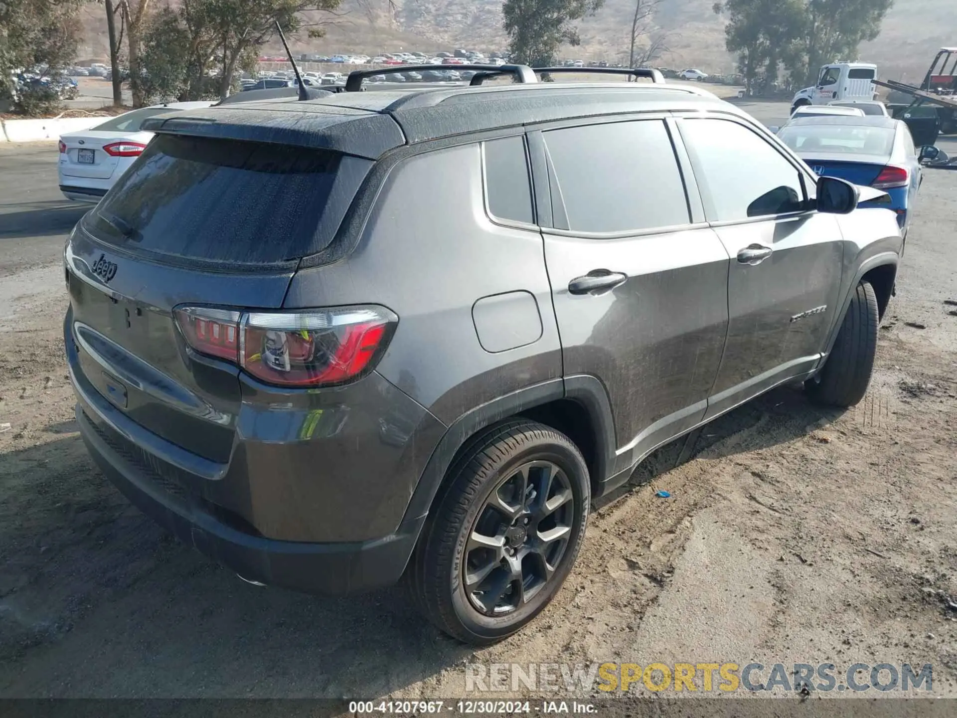 4 Photograph of a damaged car 3C4NJDBB6NT227843 JEEP COMPASS 2022