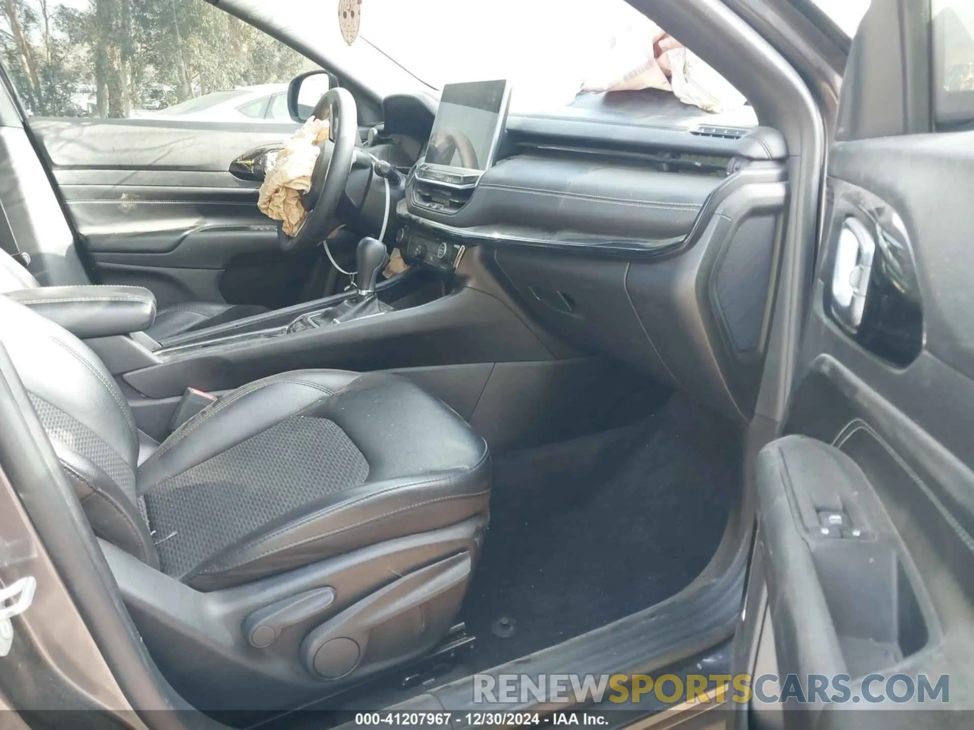 5 Photograph of a damaged car 3C4NJDBB6NT227843 JEEP COMPASS 2022