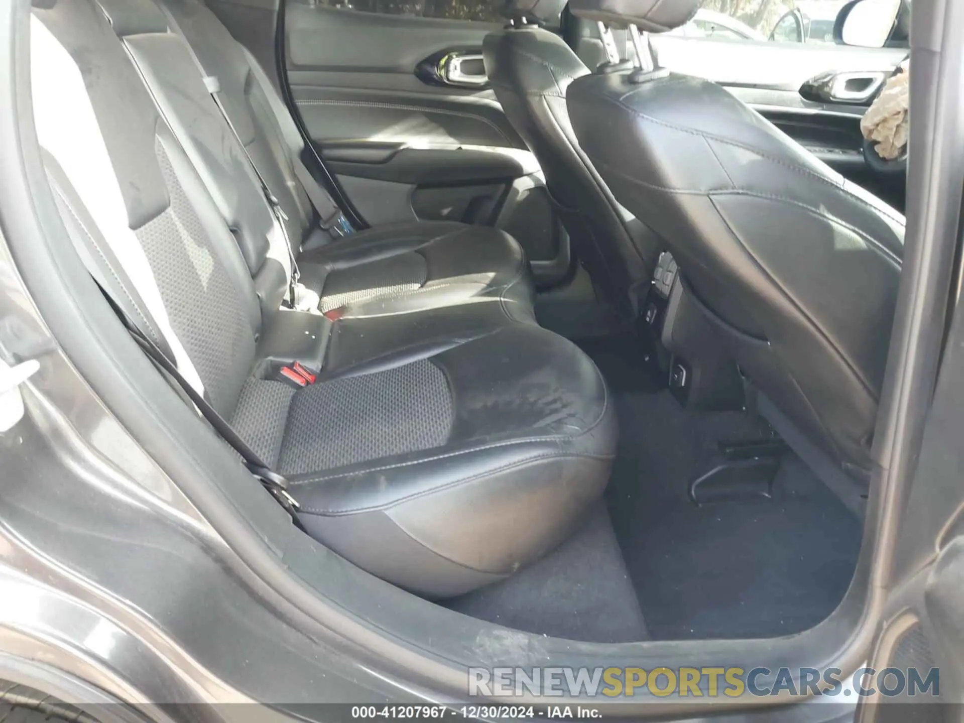8 Photograph of a damaged car 3C4NJDBB6NT227843 JEEP COMPASS 2022