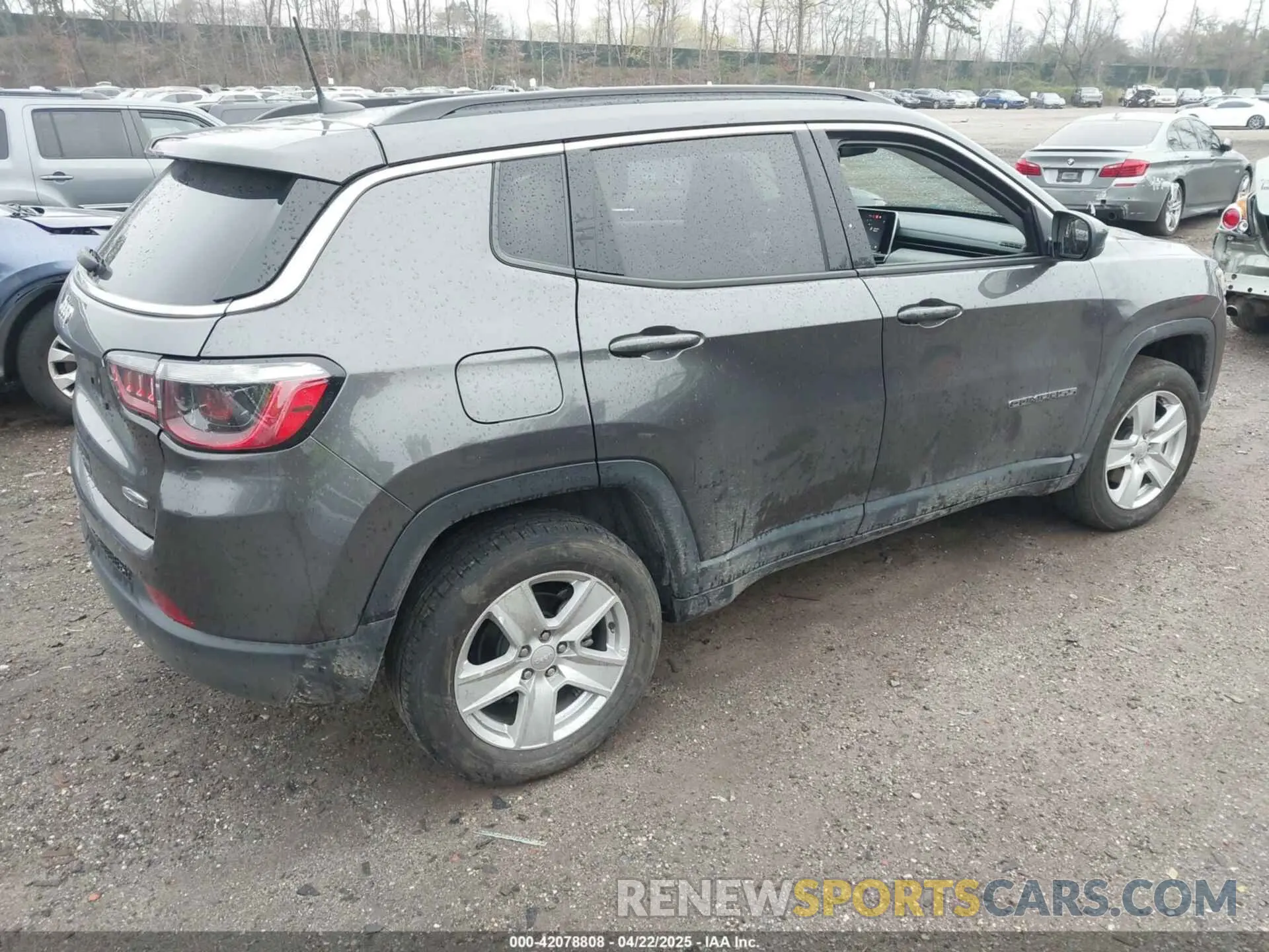 4 Photograph of a damaged car 3C4NJDBB7NT144275 JEEP COMPASS 2022