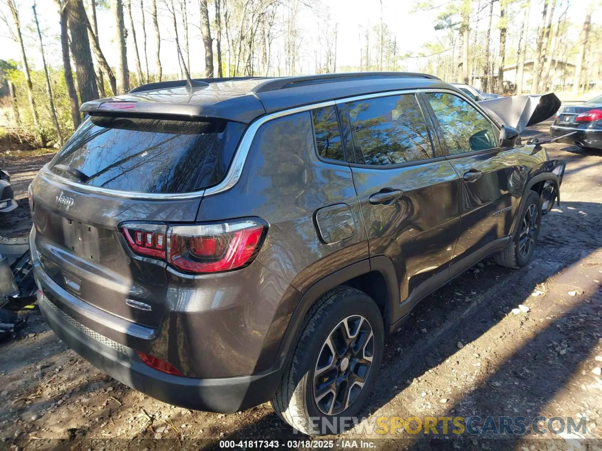 4 Photograph of a damaged car 3C4NJDBB8NT124794 JEEP COMPASS 2022