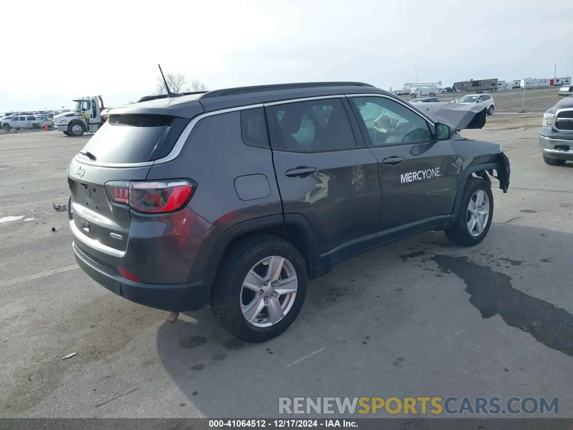 4 Photograph of a damaged car 3C4NJDBB8NT152417 JEEP COMPASS 2022