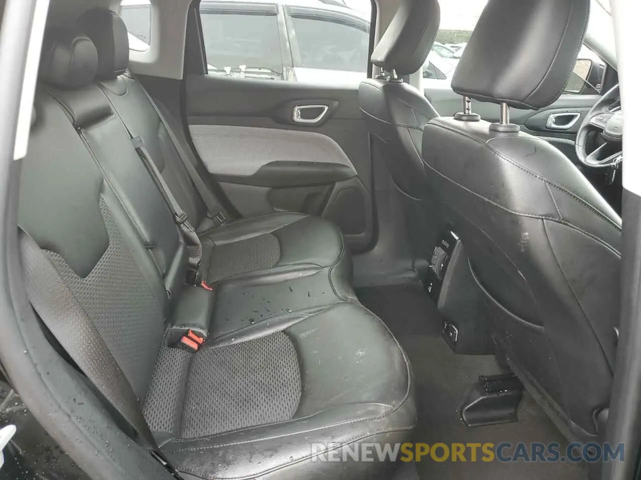 11 Photograph of a damaged car 3C4NJDBB8NT216102 JEEP COMPASS 2022