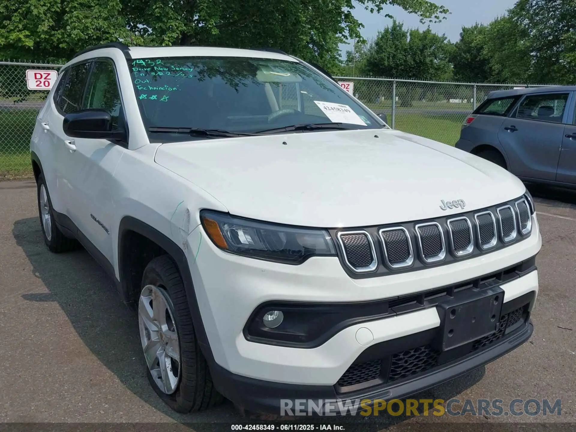 1 Photograph of a damaged car 3C4NJDBB8NT232106 JEEP COMPASS 2022