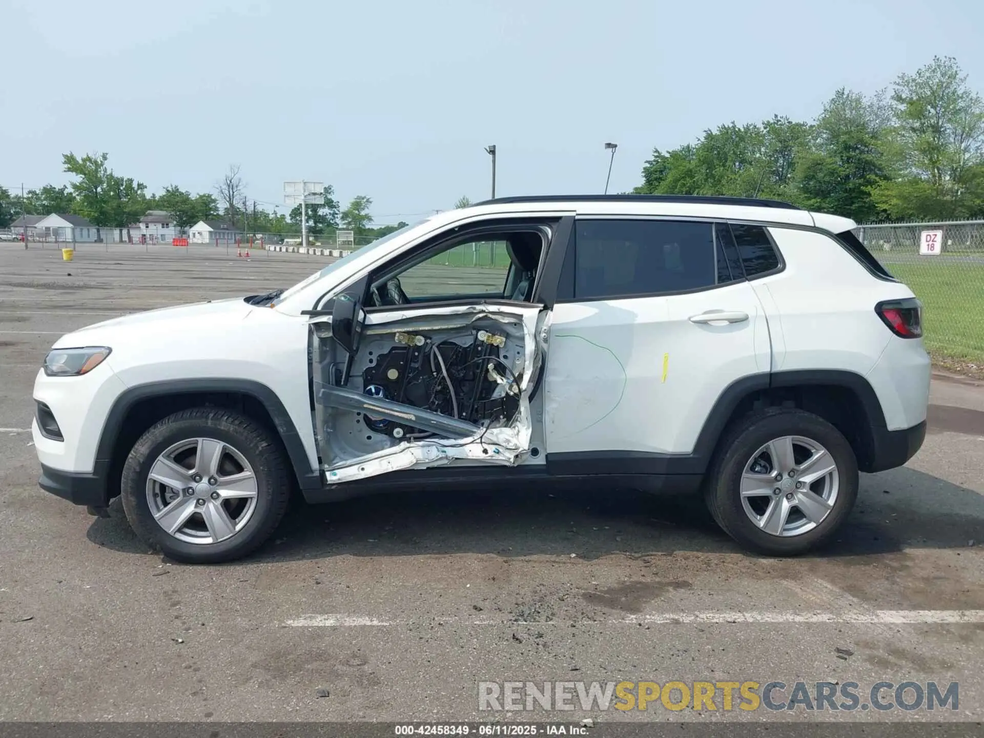 14 Photograph of a damaged car 3C4NJDBB8NT232106 JEEP COMPASS 2022