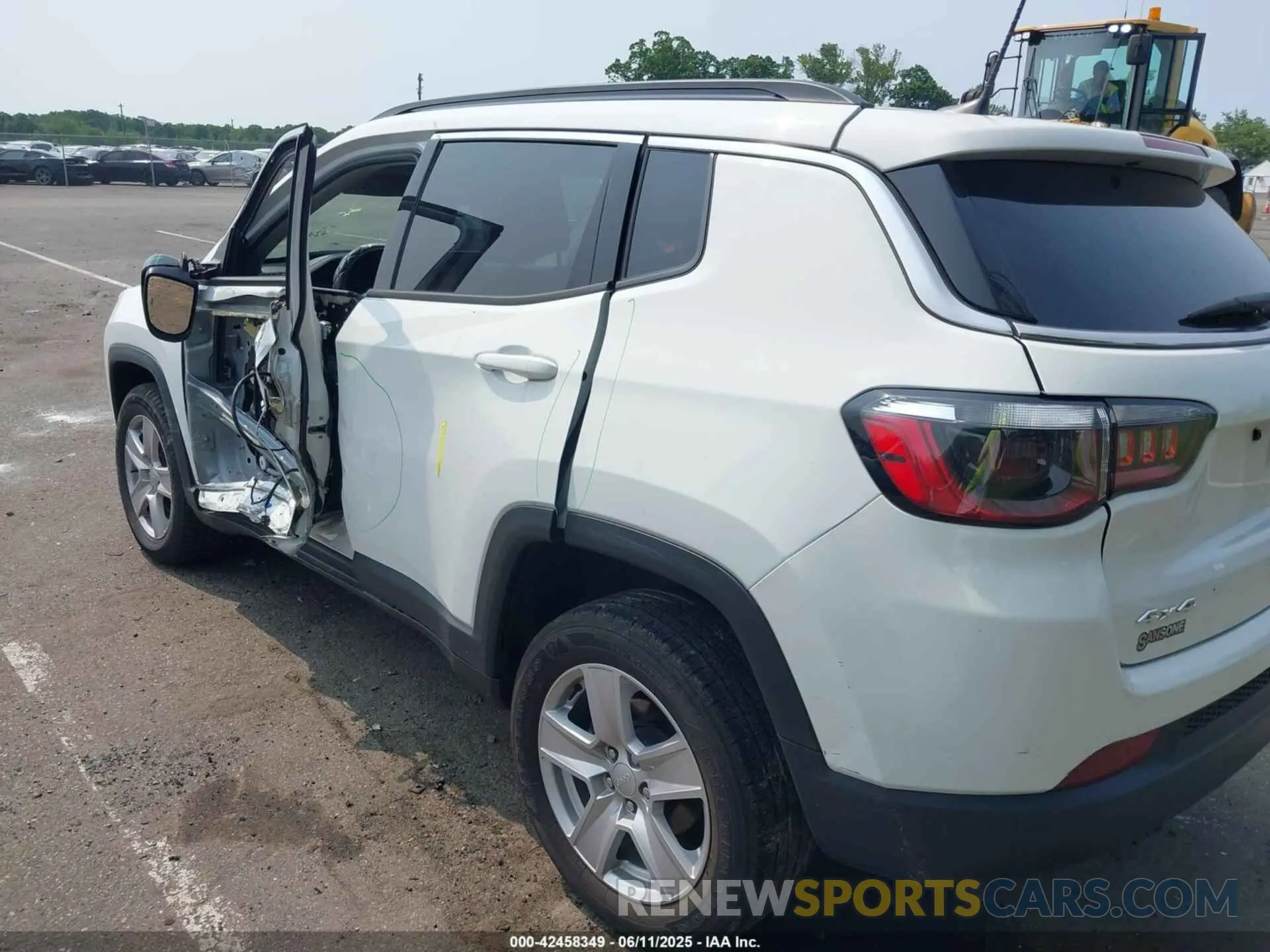 17 Photograph of a damaged car 3C4NJDBB8NT232106 JEEP COMPASS 2022