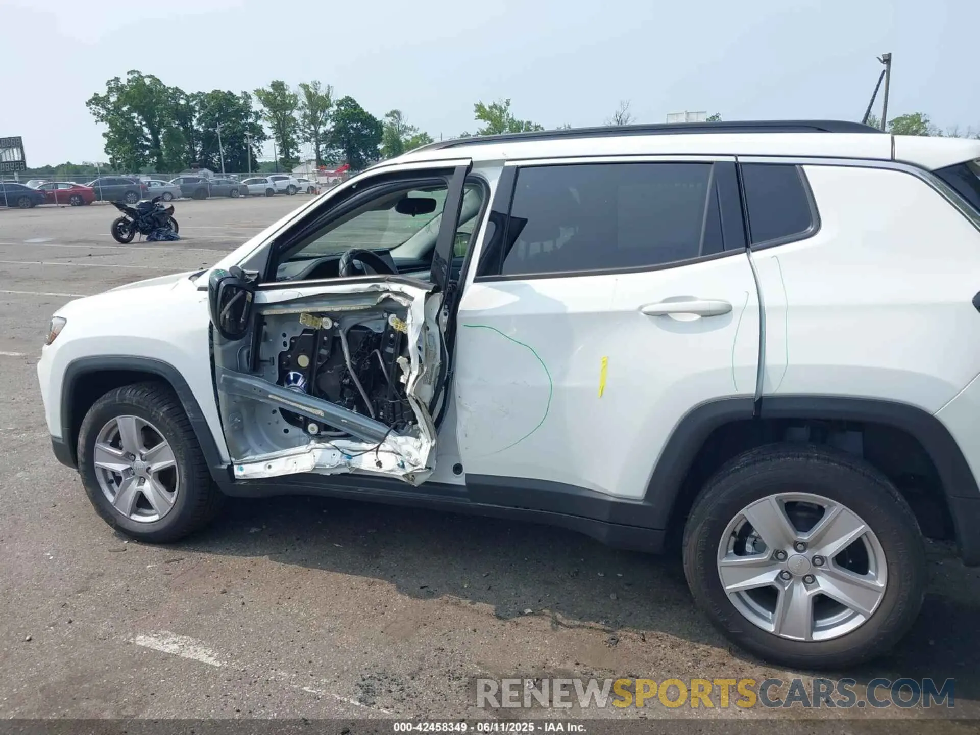 19 Photograph of a damaged car 3C4NJDBB8NT232106 JEEP COMPASS 2022