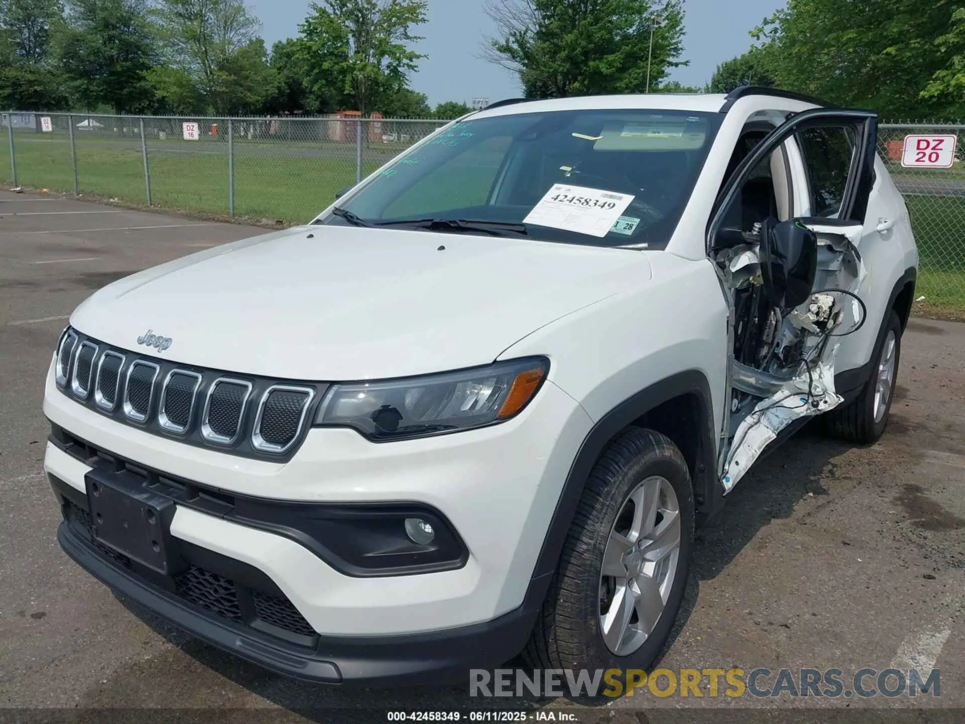 2 Photograph of a damaged car 3C4NJDBB8NT232106 JEEP COMPASS 2022