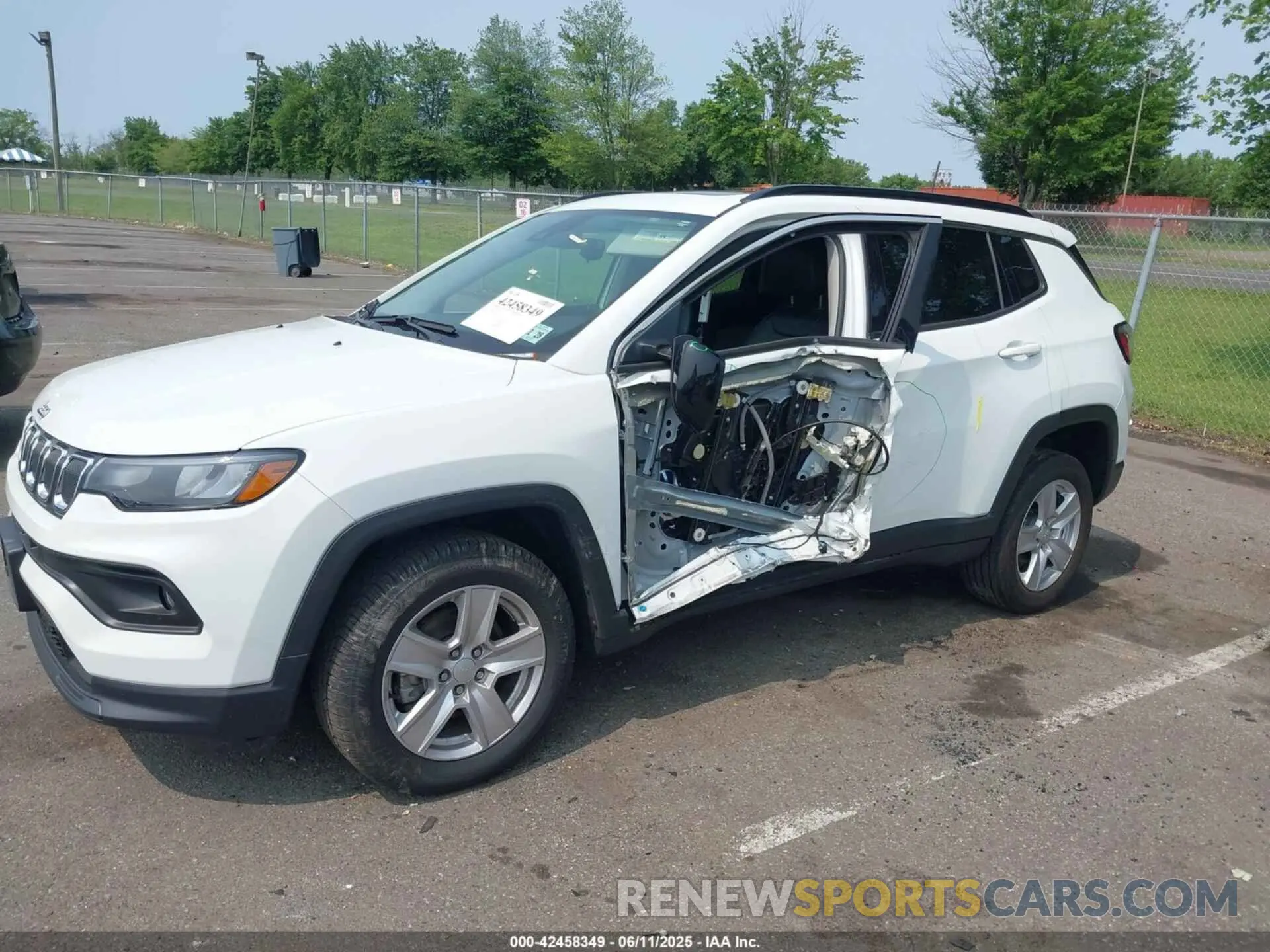 6 Photograph of a damaged car 3C4NJDBB8NT232106 JEEP COMPASS 2022