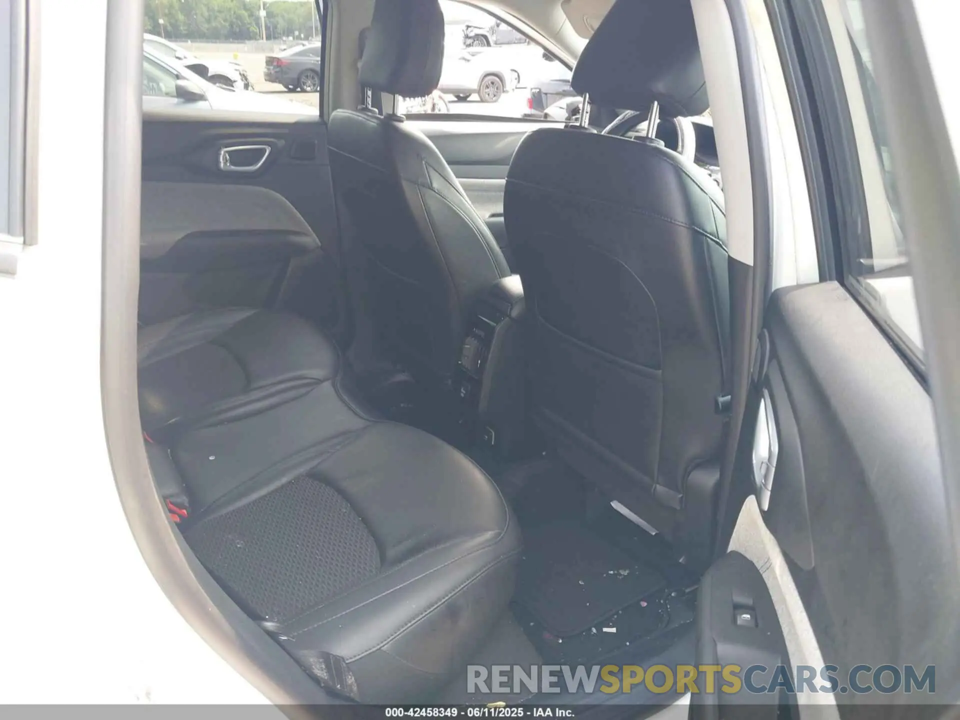 8 Photograph of a damaged car 3C4NJDBB8NT232106 JEEP COMPASS 2022