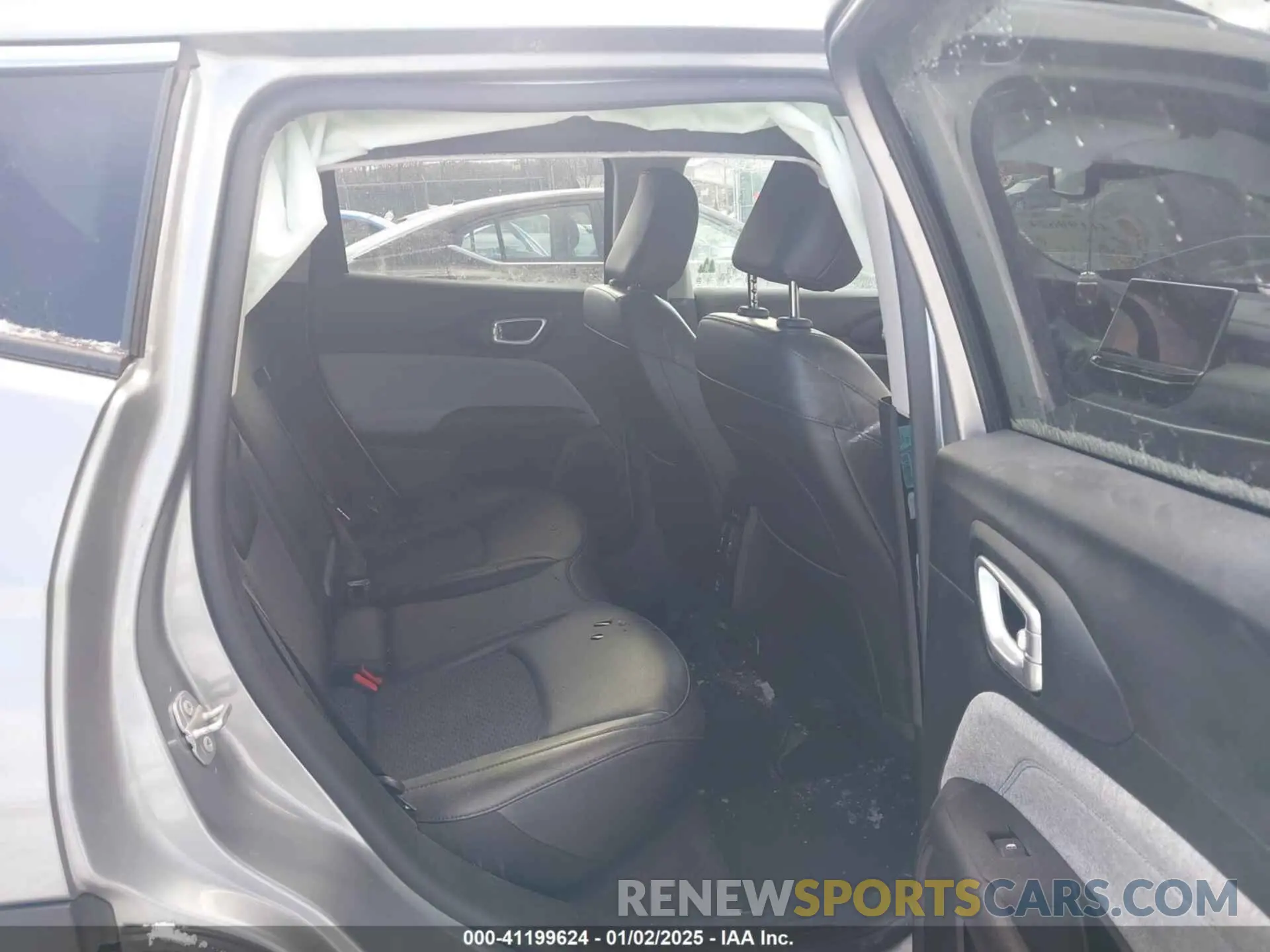 8 Photograph of a damaged car 3C4NJDBB8NT232820 JEEP COMPASS 2022