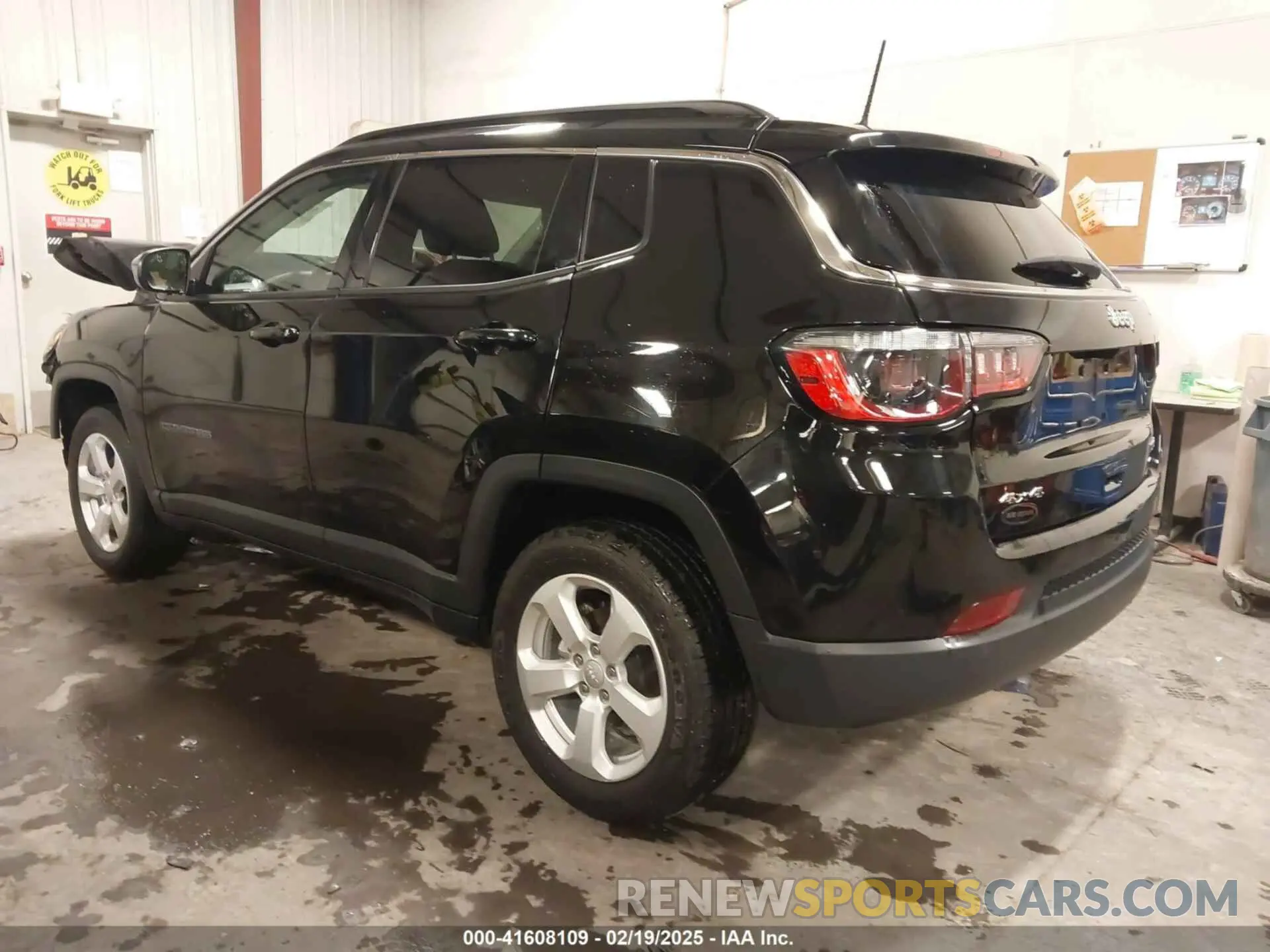 3 Photograph of a damaged car 3C4NJDBB9NT134329 JEEP COMPASS 2022