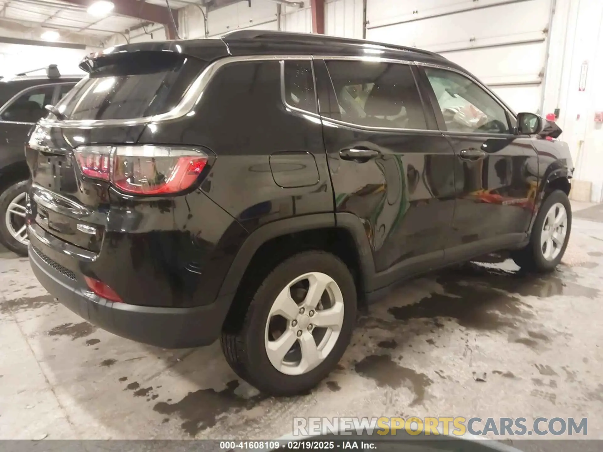 4 Photograph of a damaged car 3C4NJDBB9NT134329 JEEP COMPASS 2022