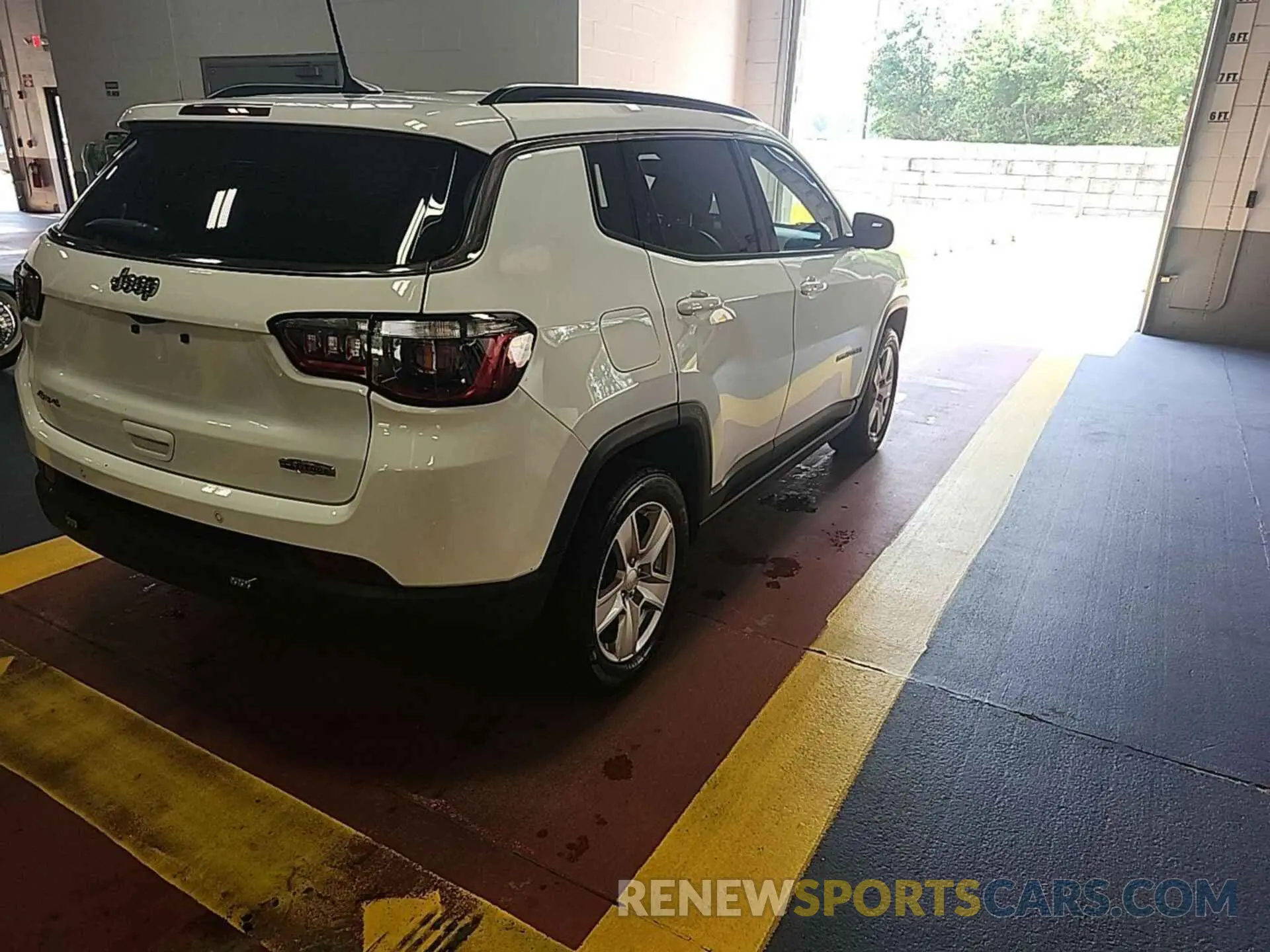 6 Photograph of a damaged car 3C4NJDBB9NT205917 JEEP COMPASS 2022