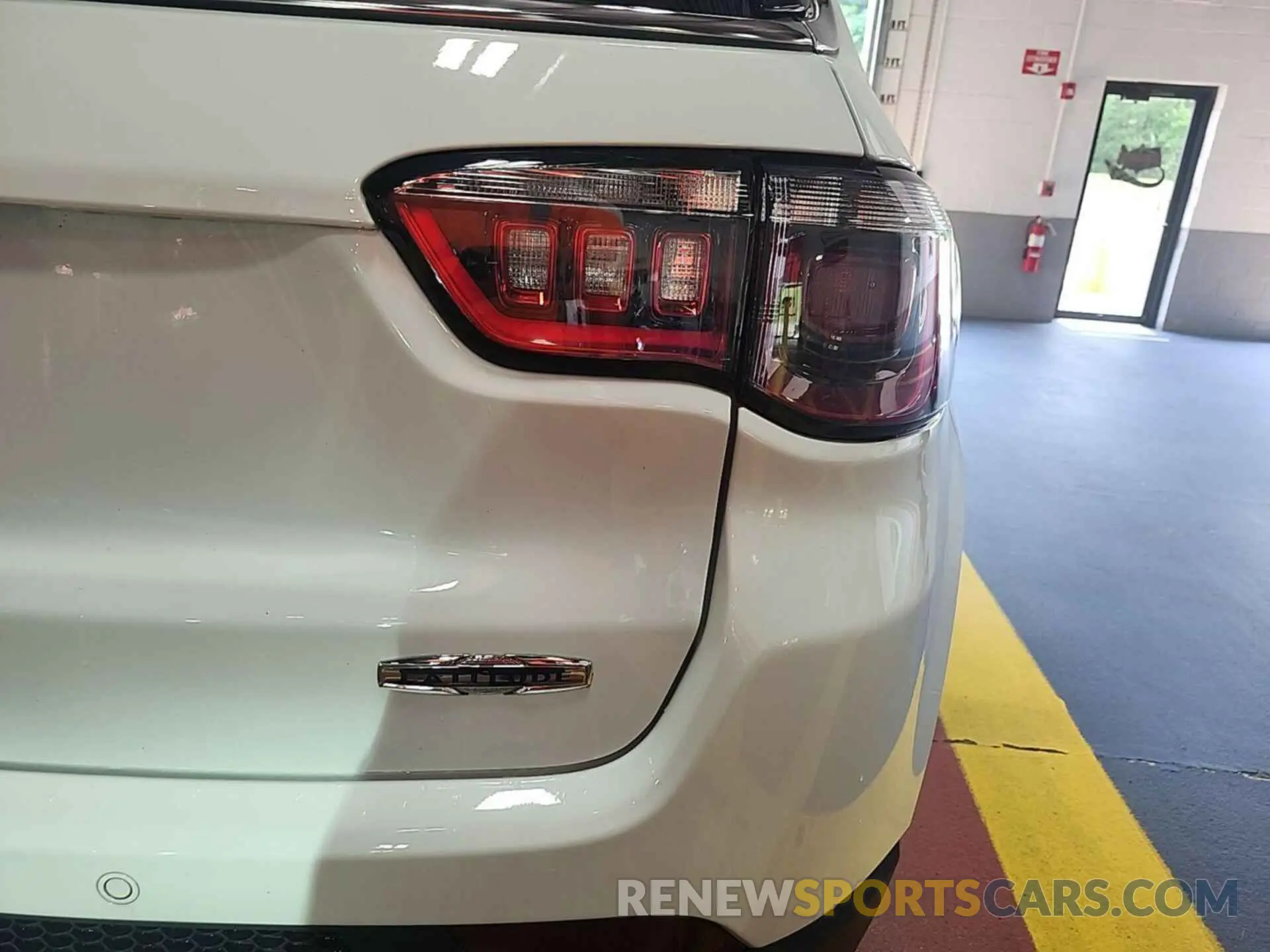 7 Photograph of a damaged car 3C4NJDBB9NT205917 JEEP COMPASS 2022