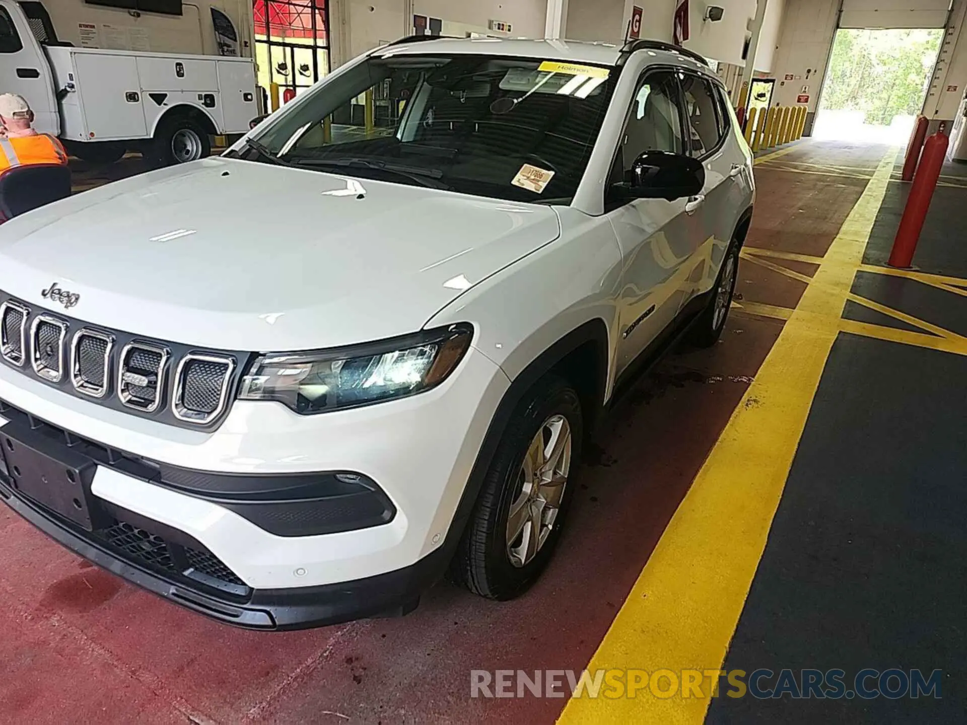 9 Photograph of a damaged car 3C4NJDBB9NT205917 JEEP COMPASS 2022