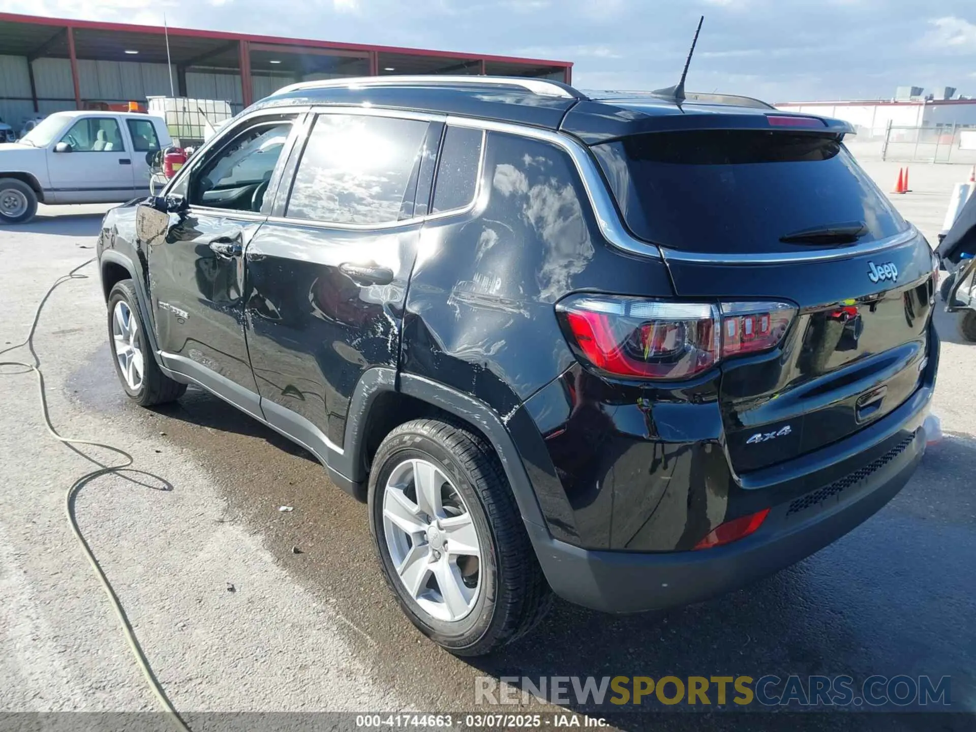 3 Photograph of a damaged car 3C4NJDBB9NT210065 JEEP COMPASS 2022