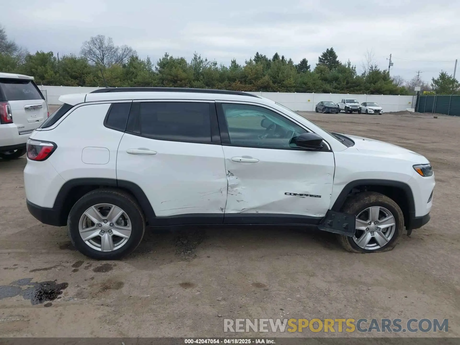 13 Photograph of a damaged car 3C4NJDBBXNT110864 JEEP COMPASS 2022
