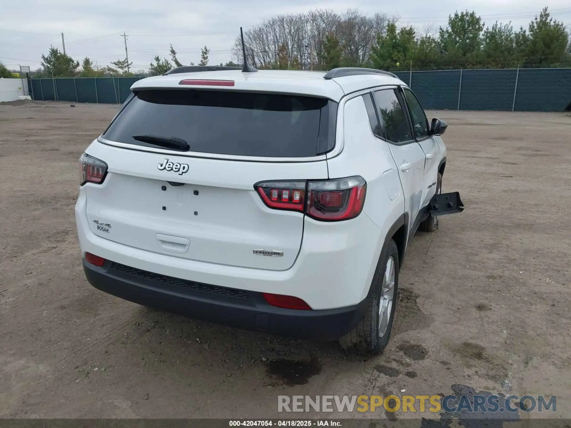 4 Photograph of a damaged car 3C4NJDBBXNT110864 JEEP COMPASS 2022