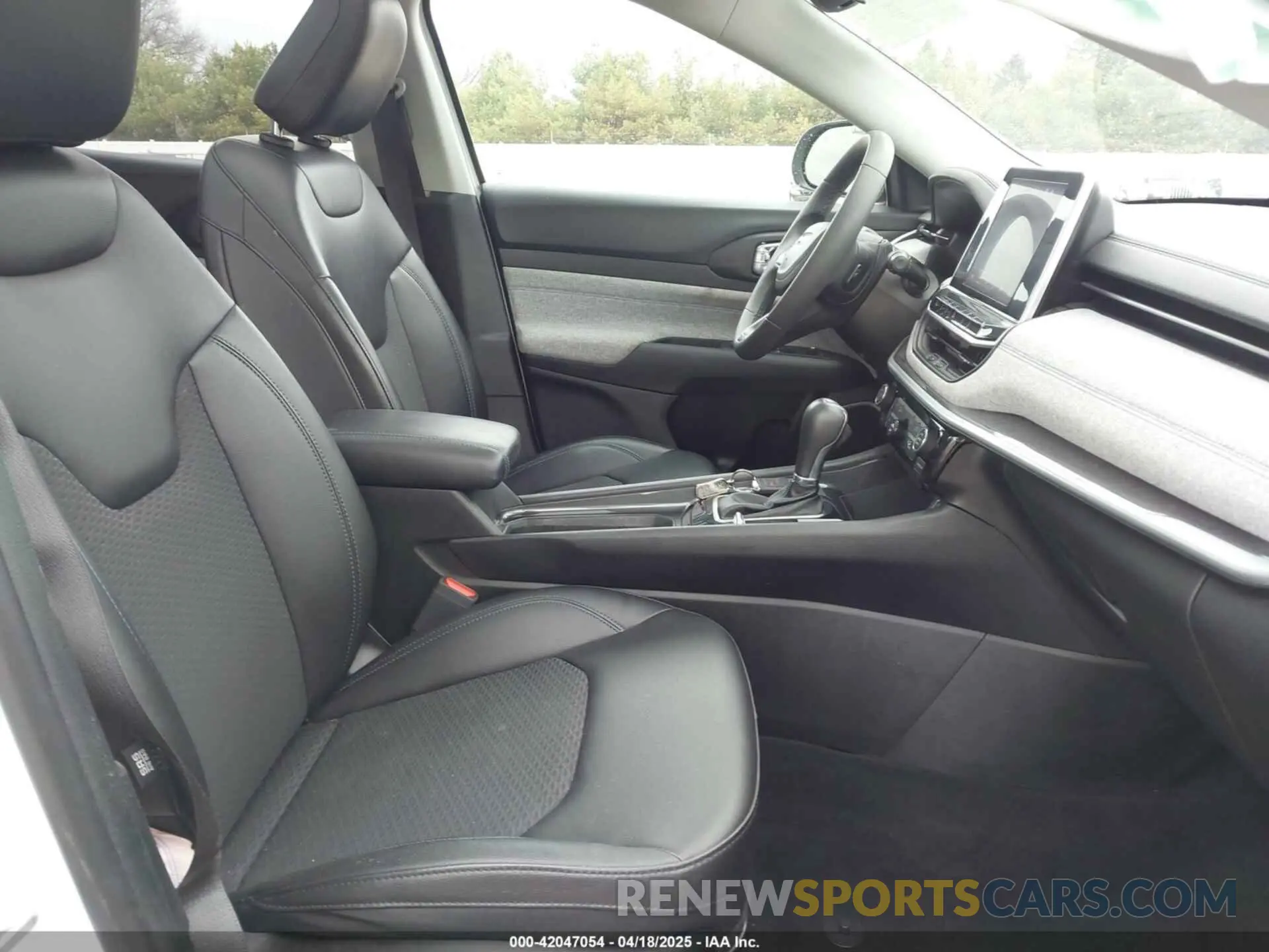 5 Photograph of a damaged car 3C4NJDBBXNT110864 JEEP COMPASS 2022