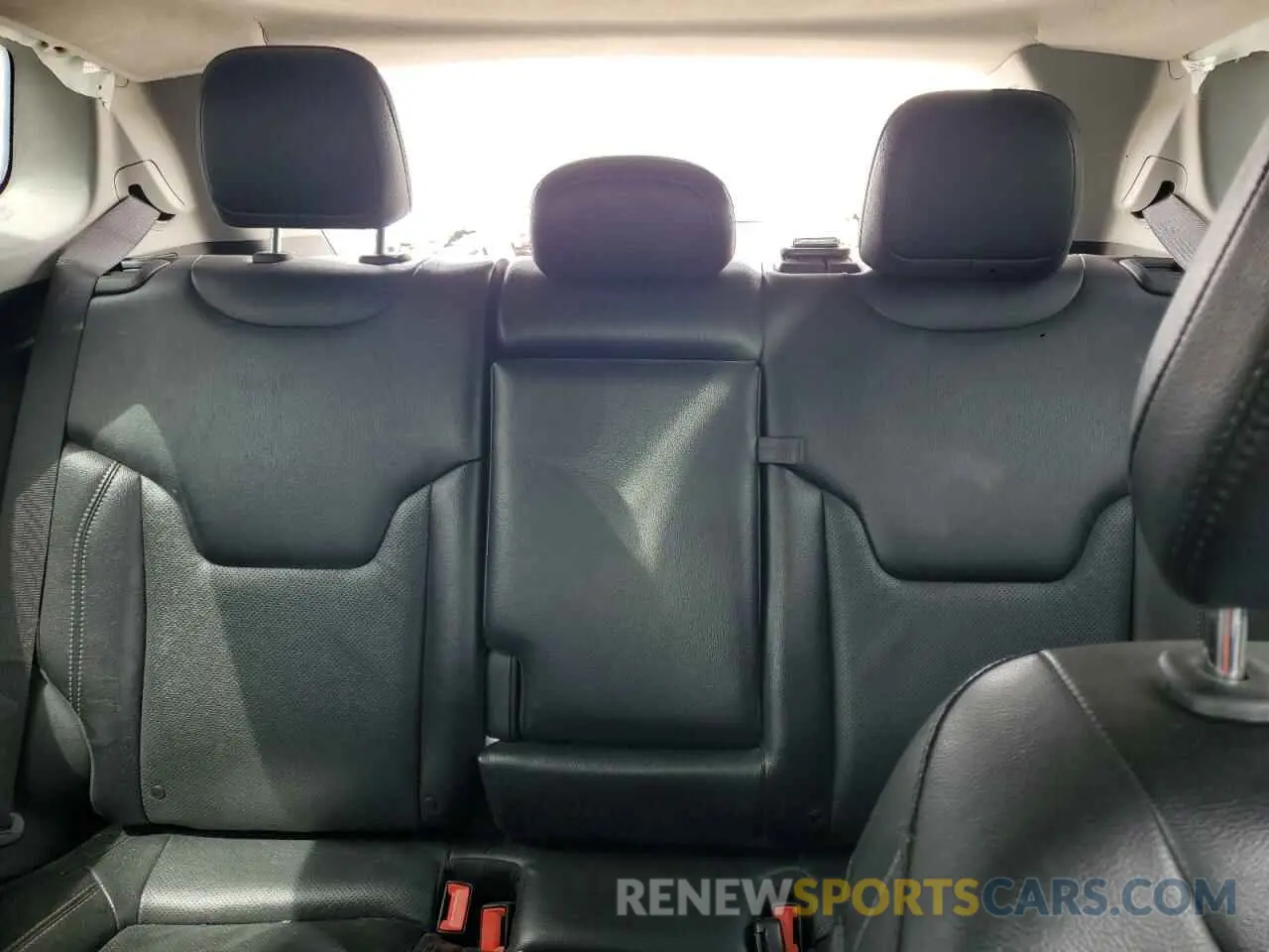 10 Photograph of a damaged car 3C4NJDCB0NT105364 JEEP COMPASS 2022