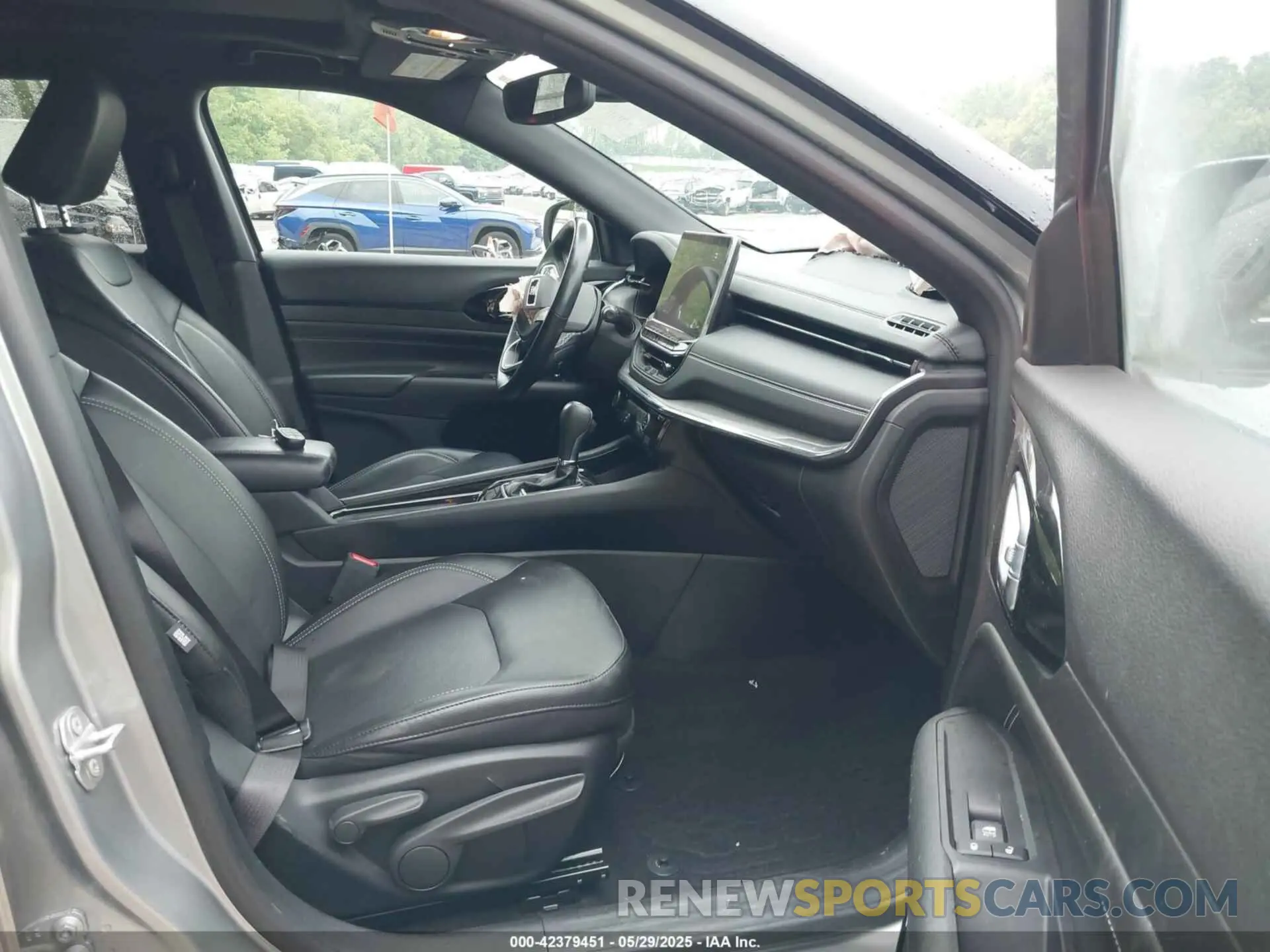 5 Photograph of a damaged car 3C4NJDCB0NT108670 JEEP COMPASS 2022