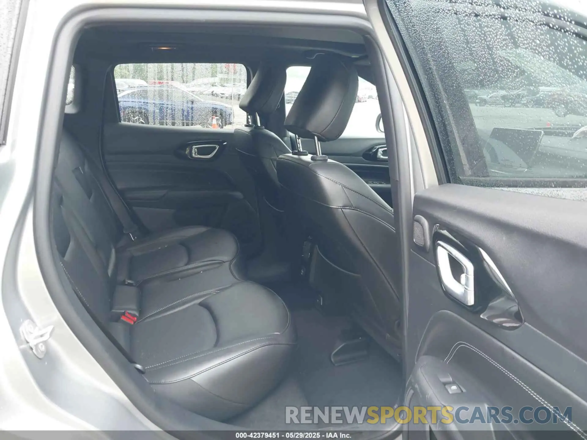 8 Photograph of a damaged car 3C4NJDCB0NT108670 JEEP COMPASS 2022