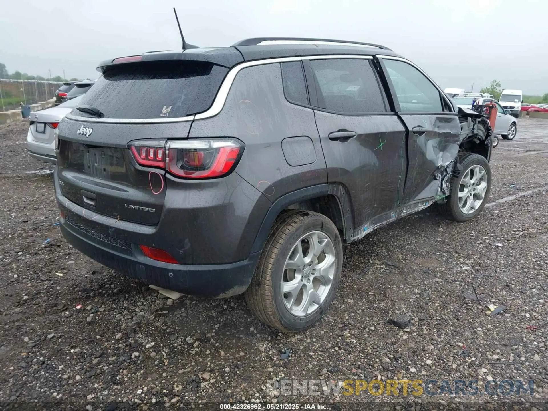 4 Photograph of a damaged car 3C4NJDCB0NT132239 JEEP COMPASS 2022