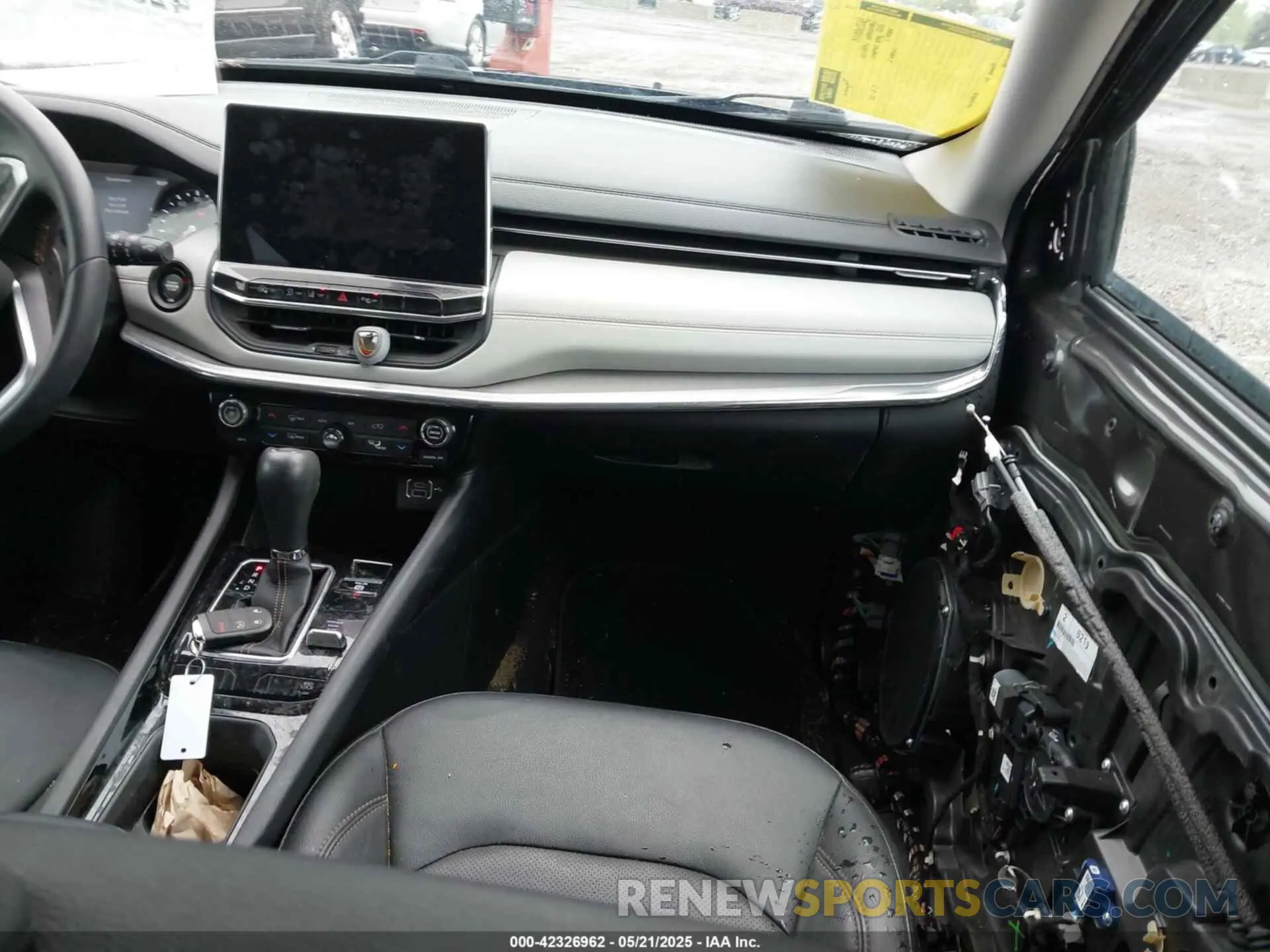 5 Photograph of a damaged car 3C4NJDCB0NT132239 JEEP COMPASS 2022