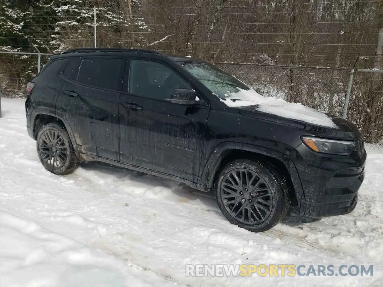 4 Photograph of a damaged car 3C4NJDCB0NT212804 JEEP COMPASS 2022