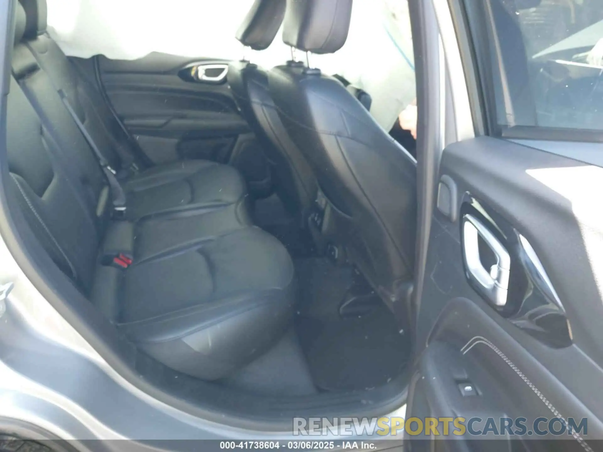 8 Photograph of a damaged car 3C4NJDCB1NT207305 JEEP COMPASS 2022