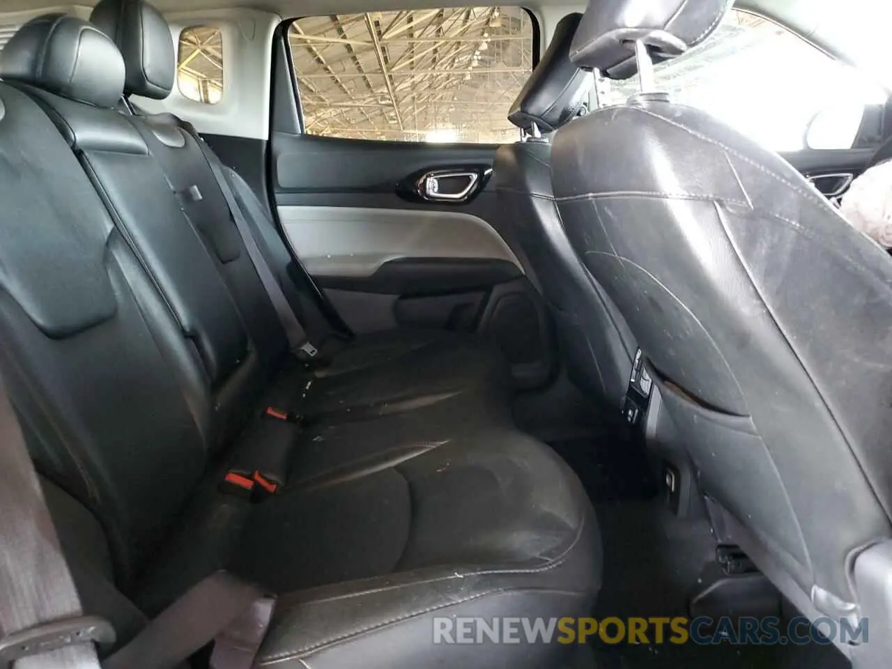 10 Photograph of a damaged car 3C4NJDCB1NT211385 JEEP COMPASS 2022