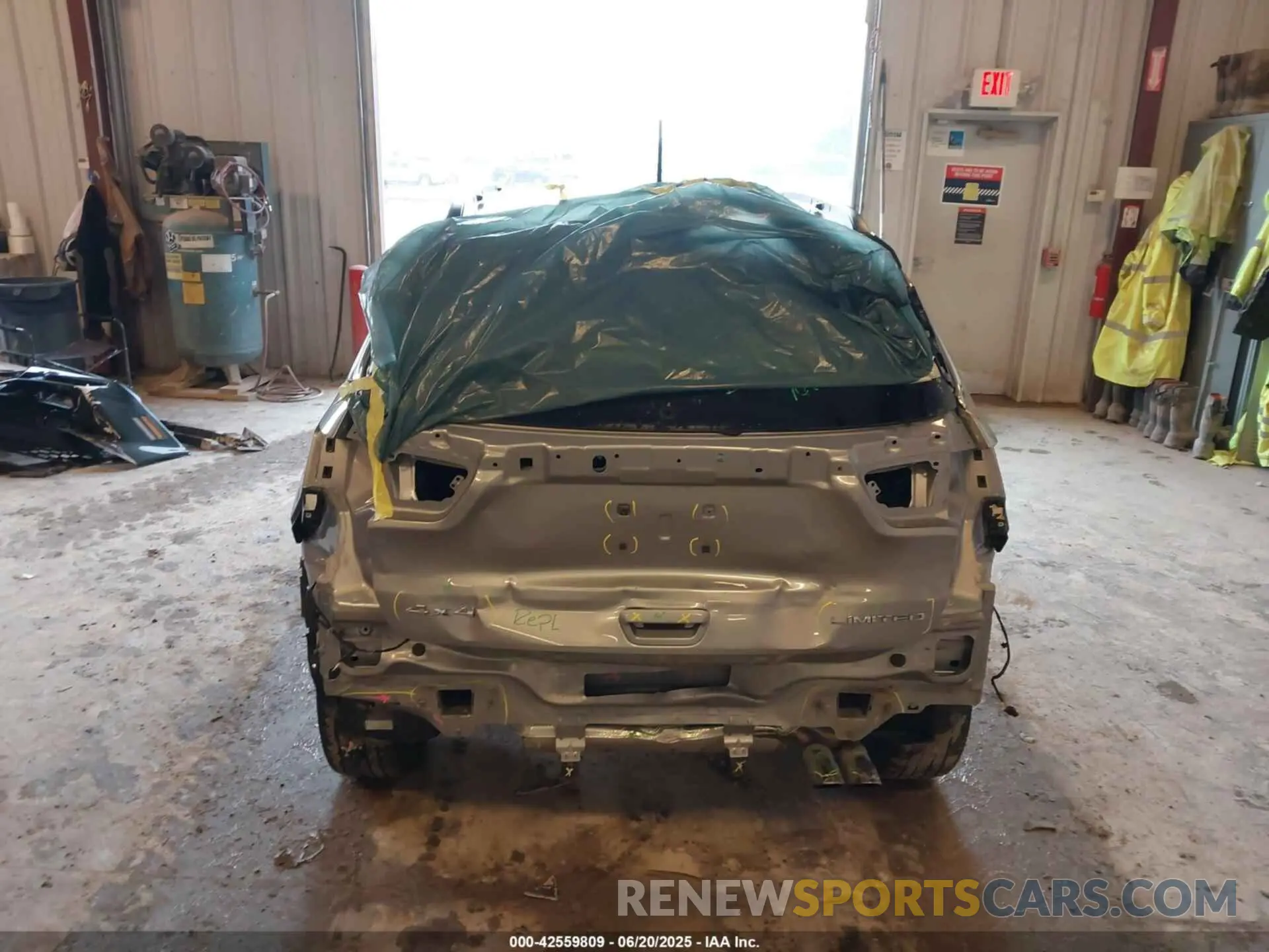 16 Photograph of a damaged car 3C4NJDCB3NT153697 JEEP COMPASS 2022