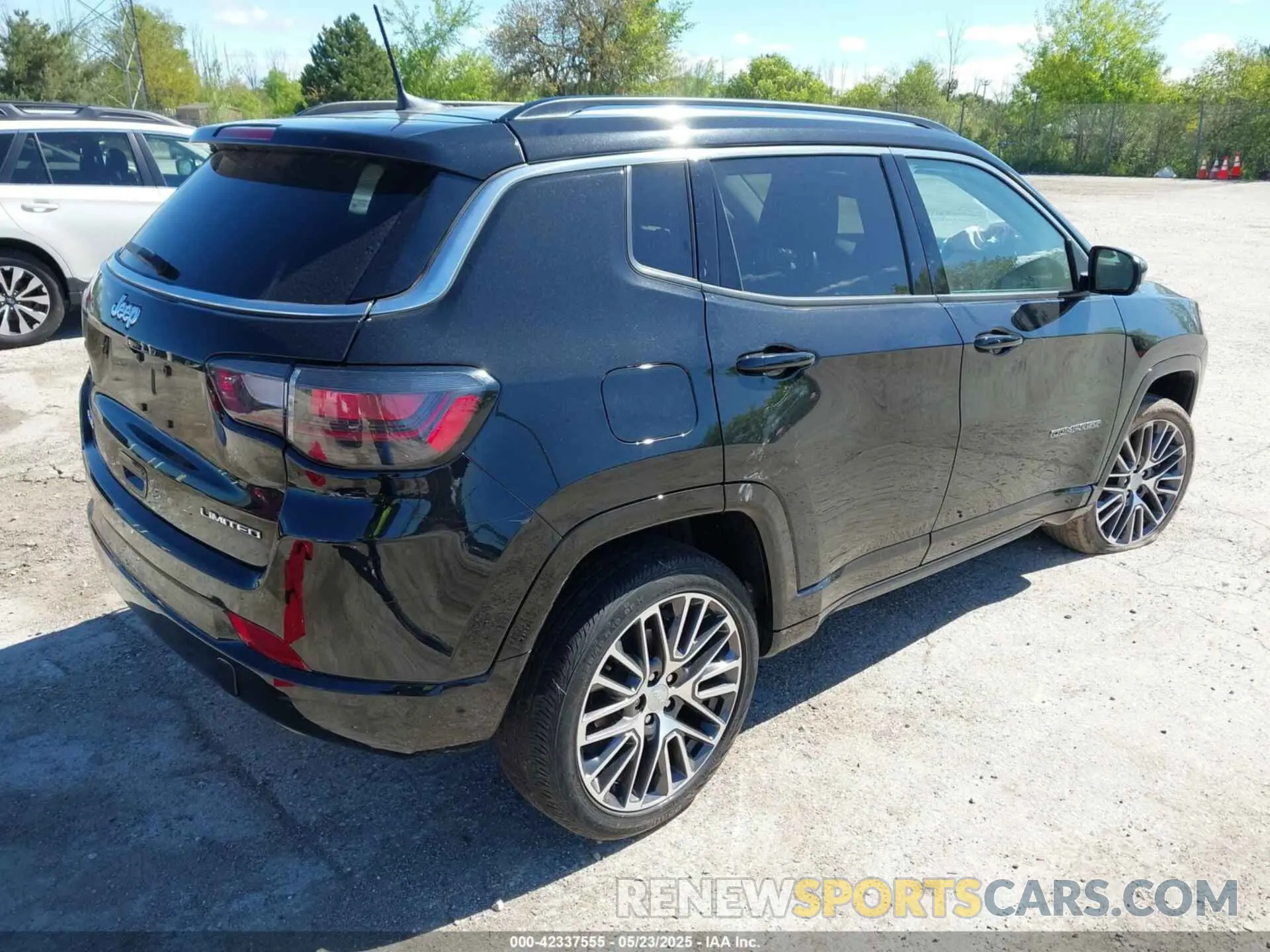 4 Photograph of a damaged car 3C4NJDCB4NT189558 JEEP COMPASS 2022