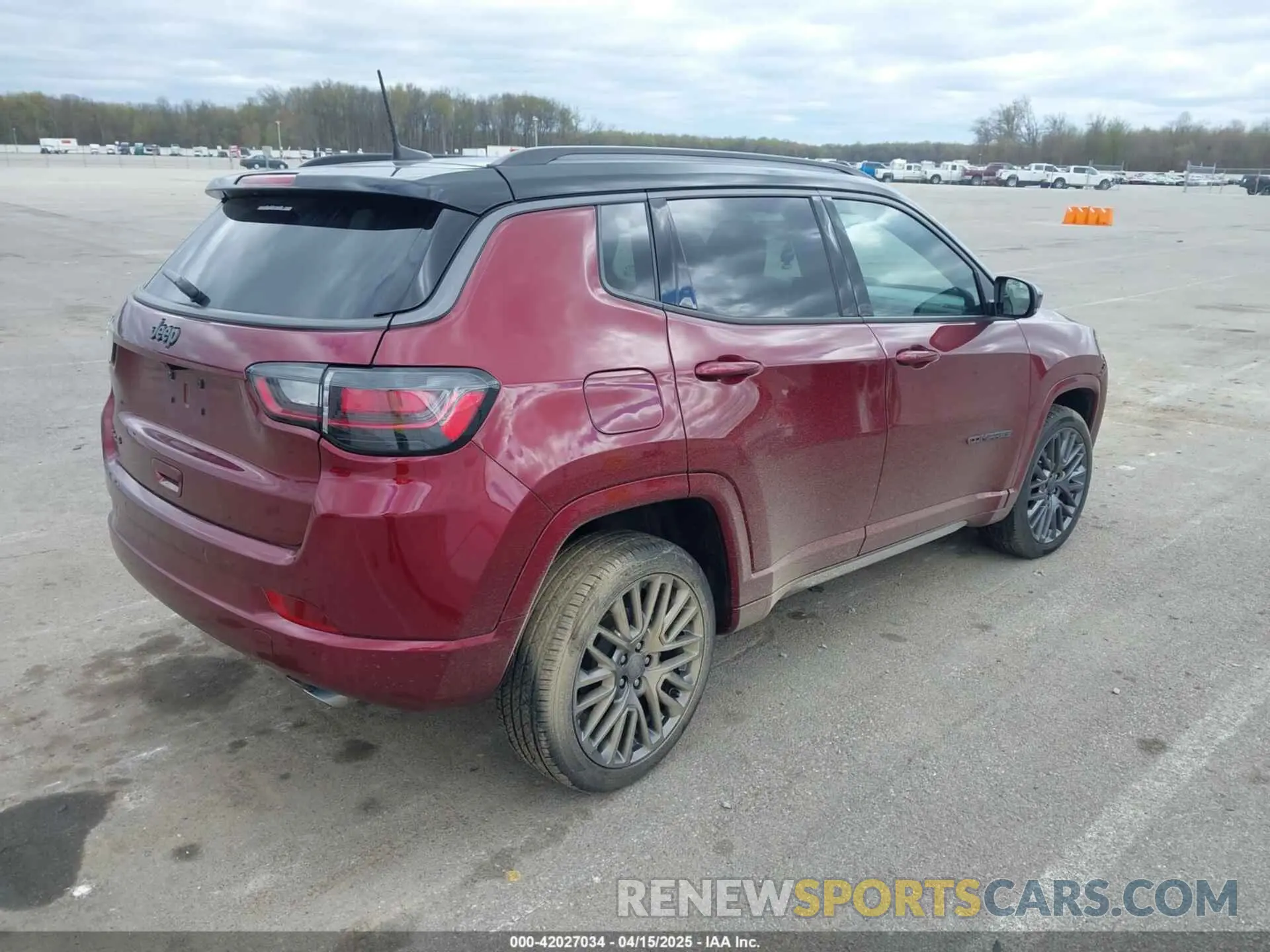 4 Photograph of a damaged car 3C4NJDCB7NT101666 JEEP COMPASS 2022