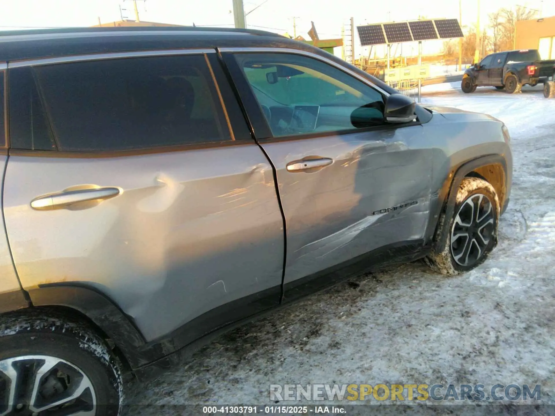 17 Photograph of a damaged car 3C4NJDCB7NT104499 JEEP COMPASS 2022