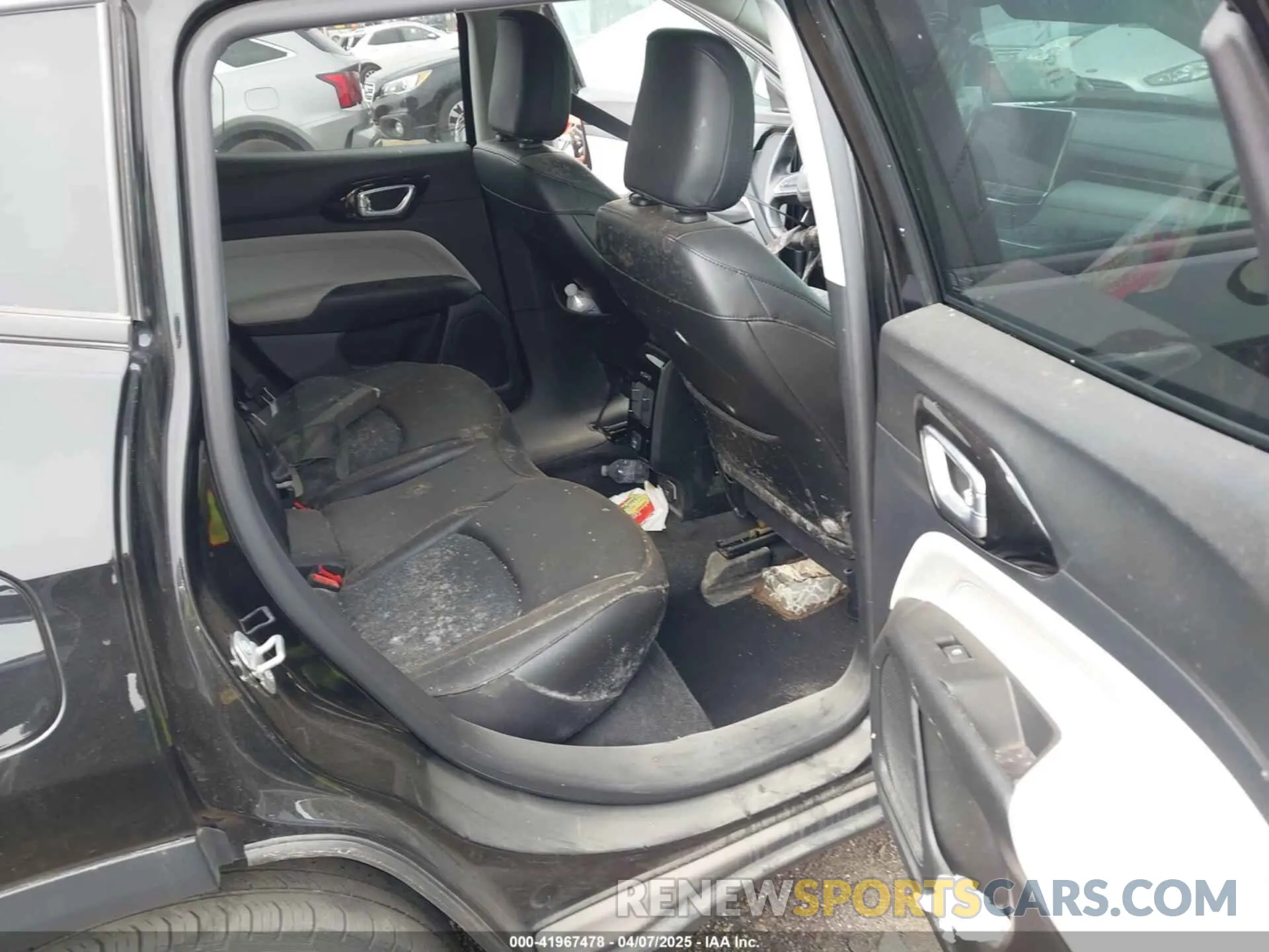 8 Photograph of a damaged car 3C4NJDCB8NT100462 JEEP COMPASS 2022