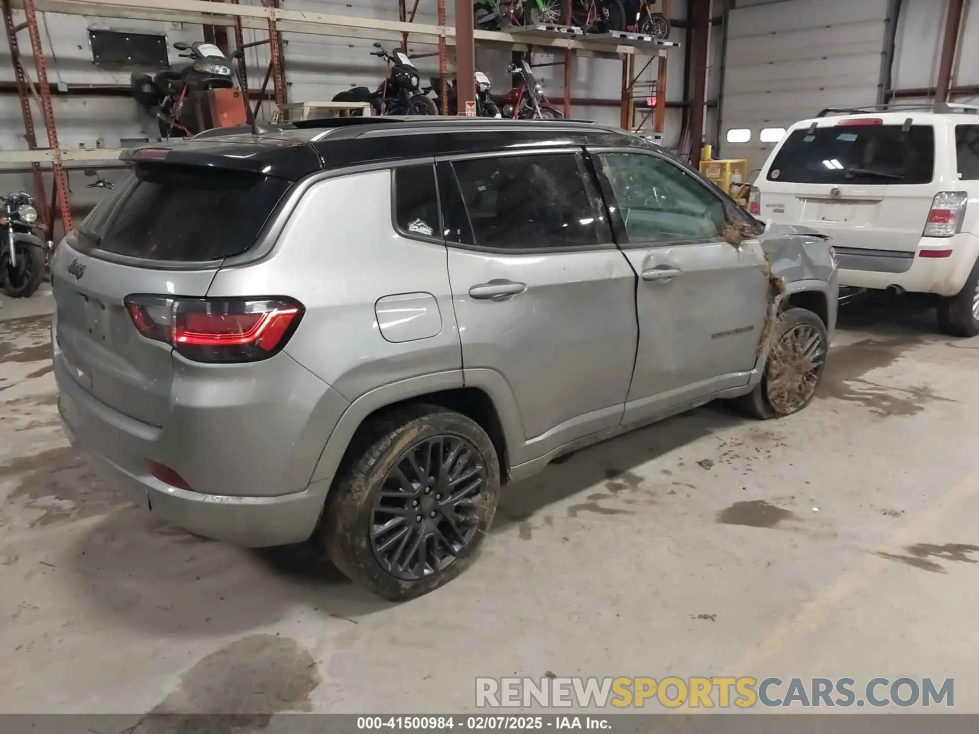 4 Photograph of a damaged car 3C4NJDCB8NT109002 JEEP COMPASS 2022