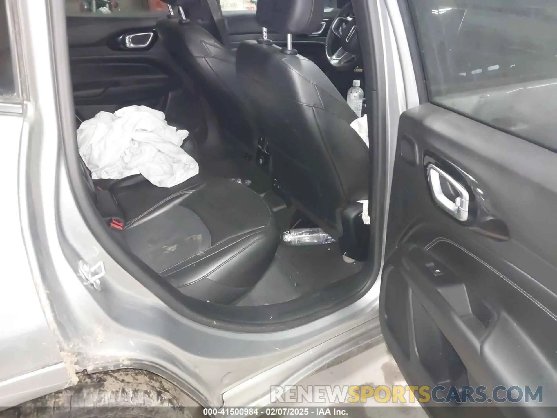 8 Photograph of a damaged car 3C4NJDCB8NT109002 JEEP COMPASS 2022
