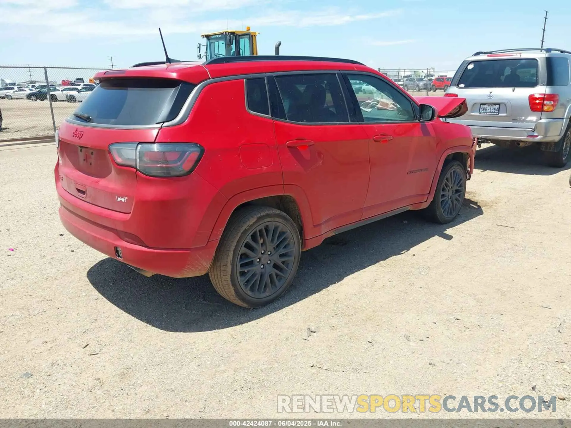 4 Photograph of a damaged car 3C4NJDCB8NT168390 JEEP COMPASS 2022