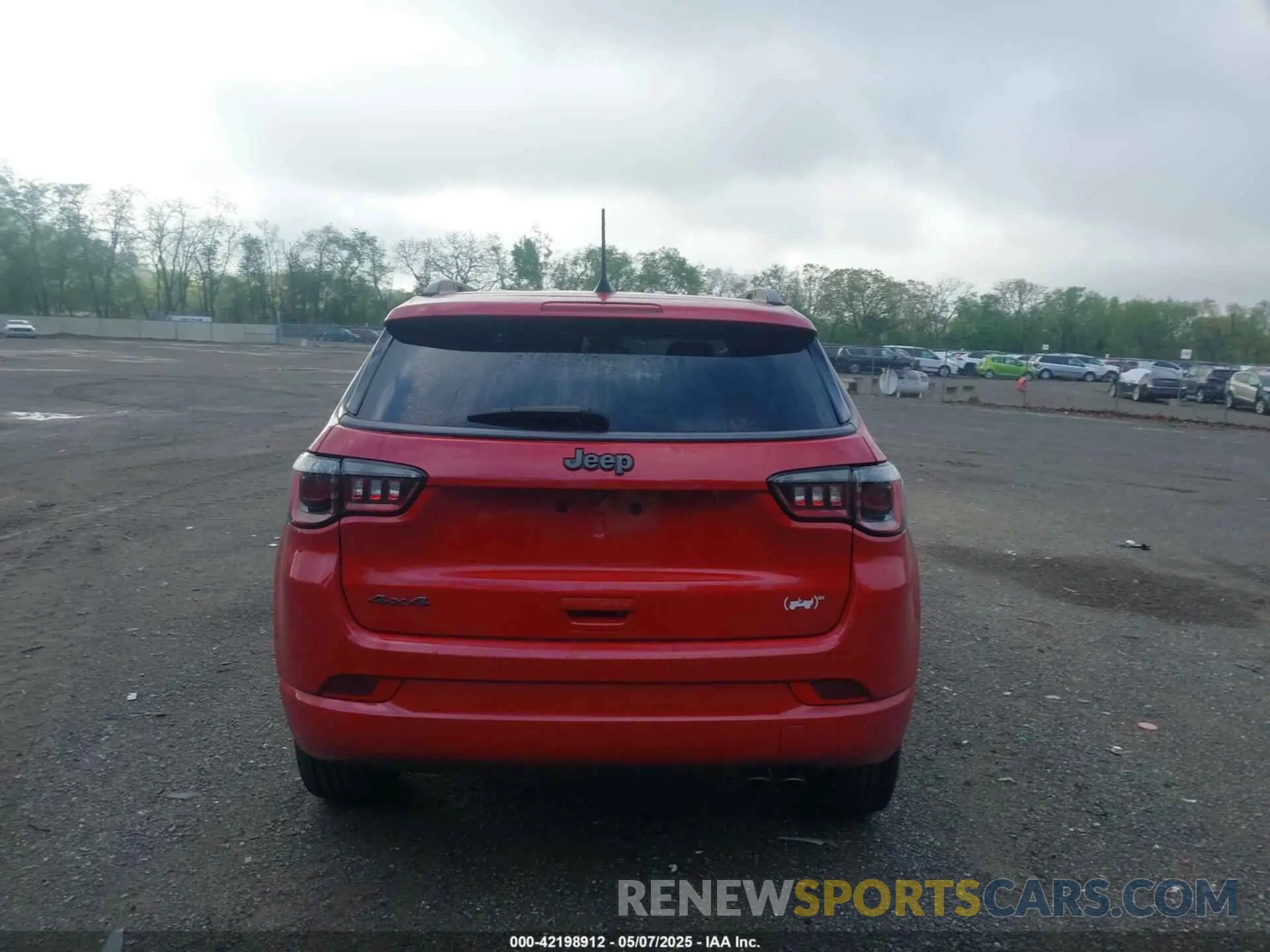 17 Photograph of a damaged car 3C4NJDCB9NT136225 JEEP COMPASS 2022