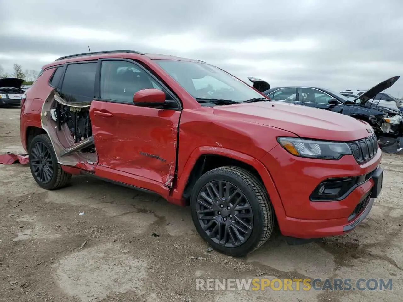 4 Photograph of a damaged car 3C4NJDCB9NT136404 JEEP COMPASS 2022